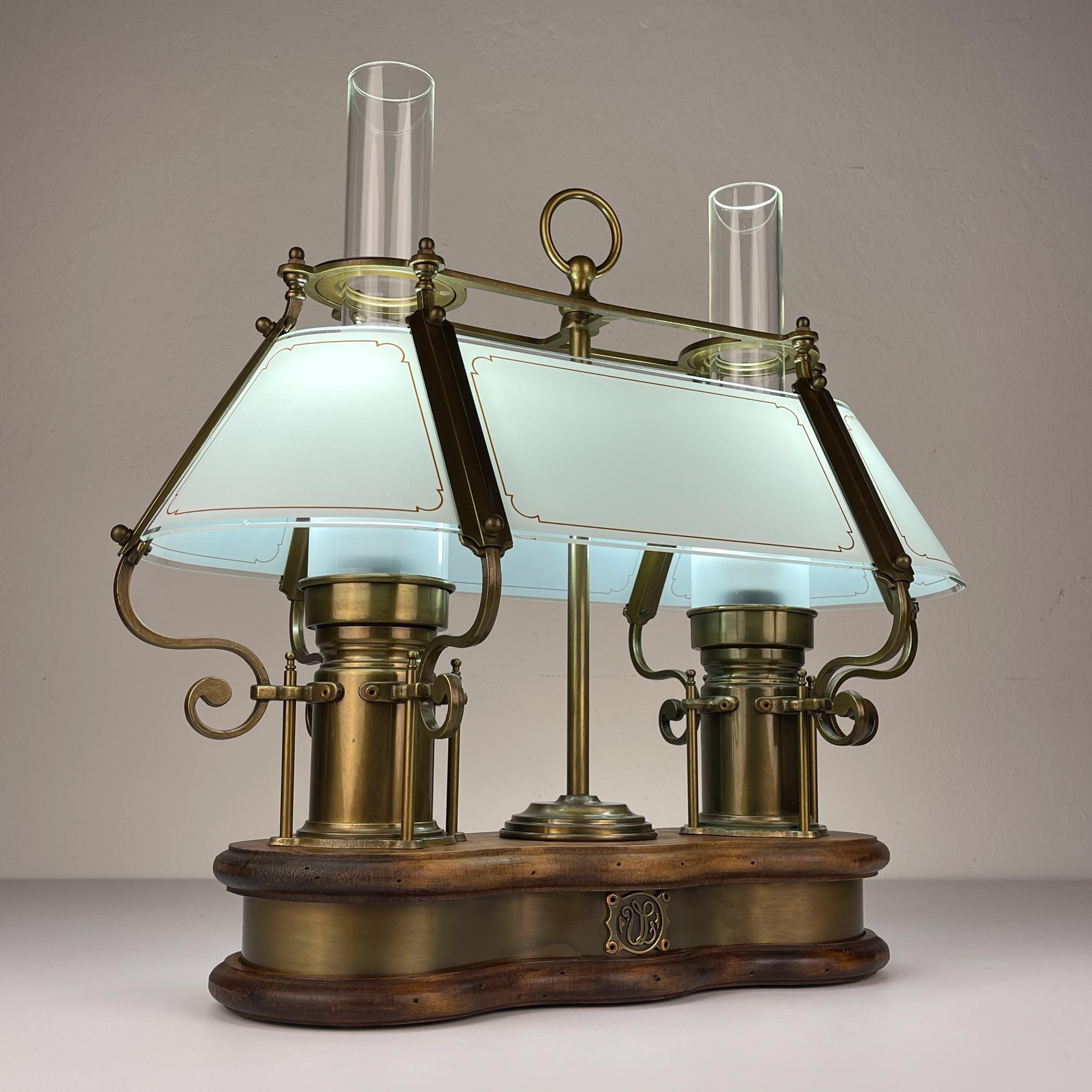 Vintage Tischlampe aus Holz und Messing von Qvist & Co, Schweden 1970er (20. Jahrhundert) im Angebot