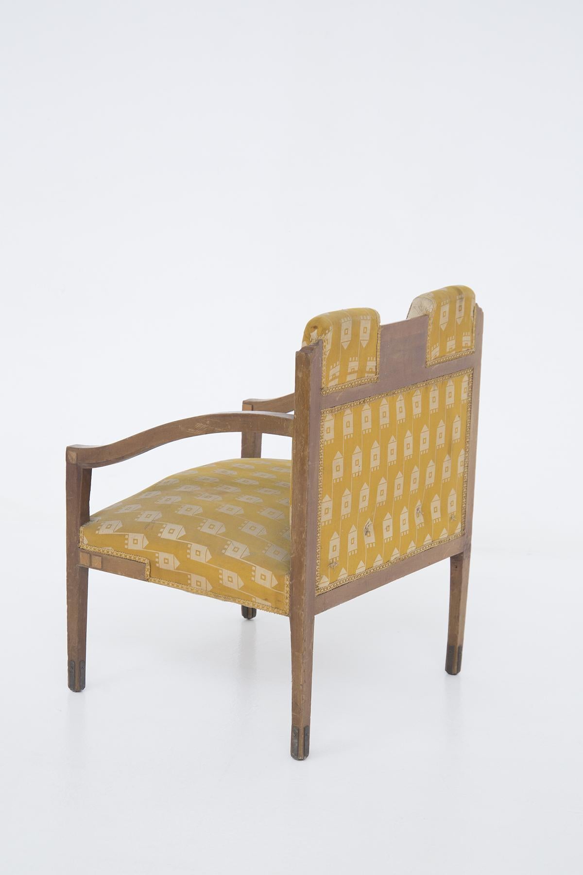 Milieu du XXe siècle Fauteuils en bois vintage en tissu et laiton en vente