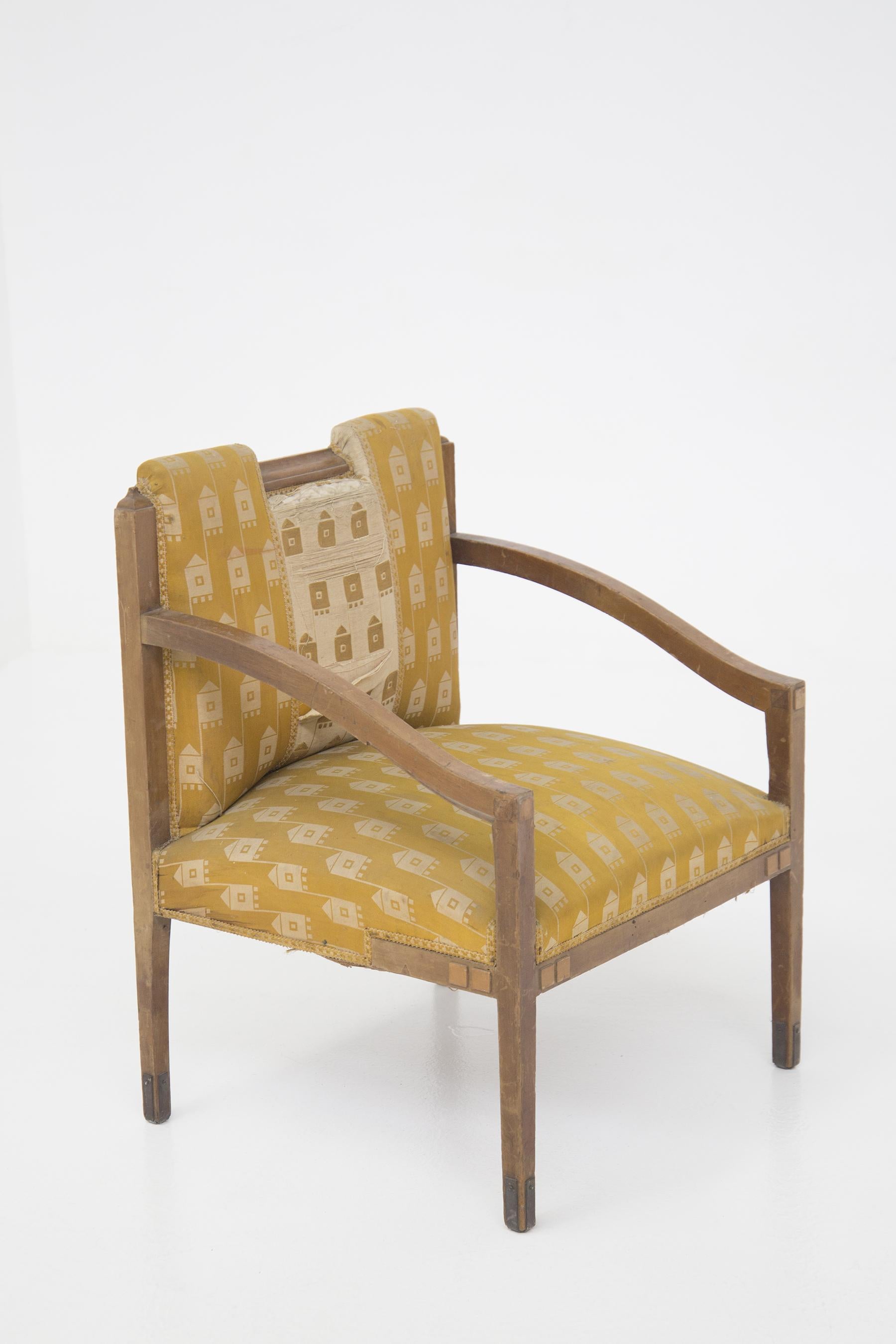 Tissu Fauteuils en bois vintage en tissu et laiton en vente