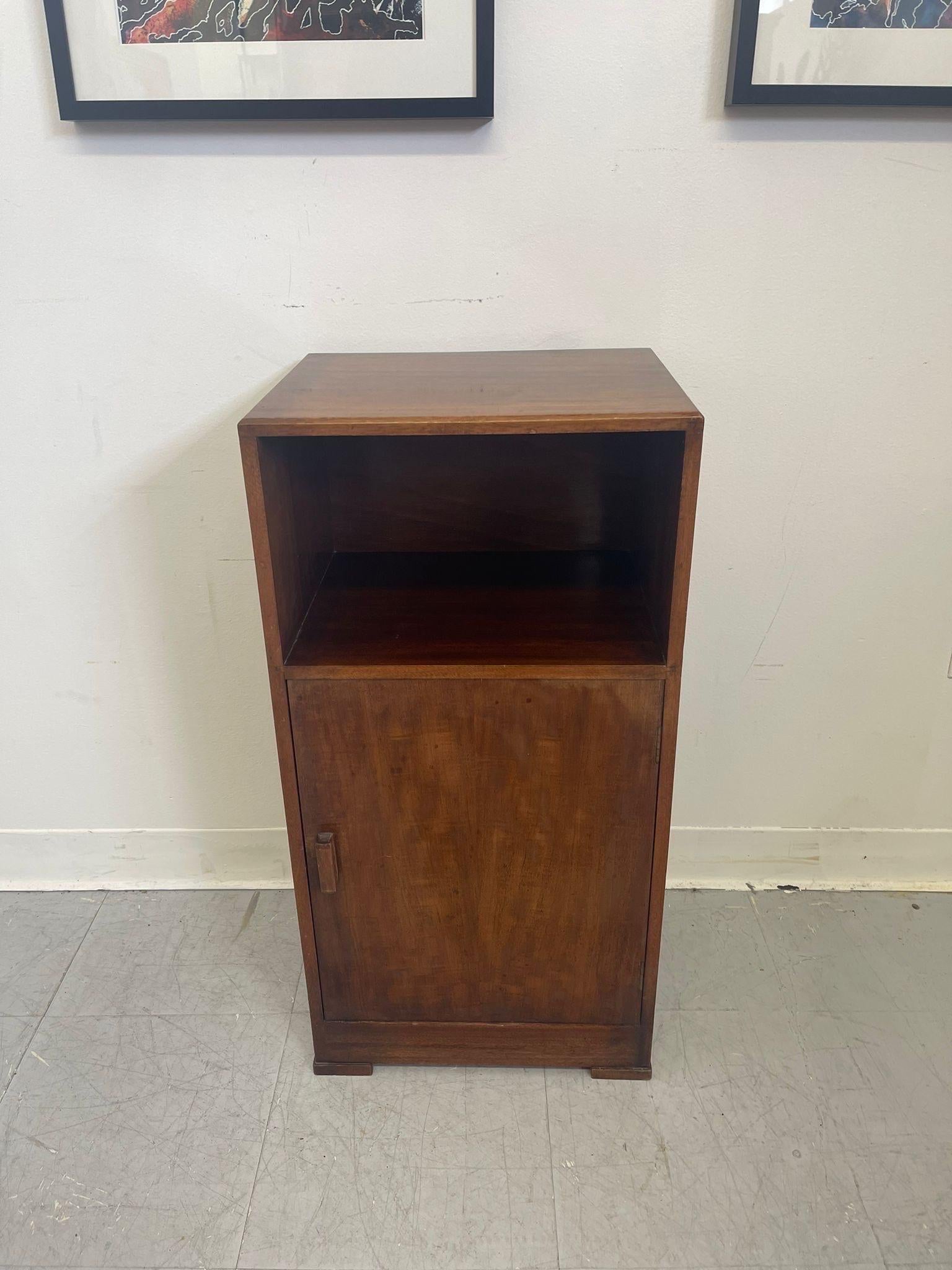 This End Table has gorgeous wood grain with a single cabinet door with open shelf above. Cabinet space has shelving. wood Carved handle. Vintage Condition Consistent with Age as Pictured.

Dimensions. 15 W ; 12 D ; 30 H



