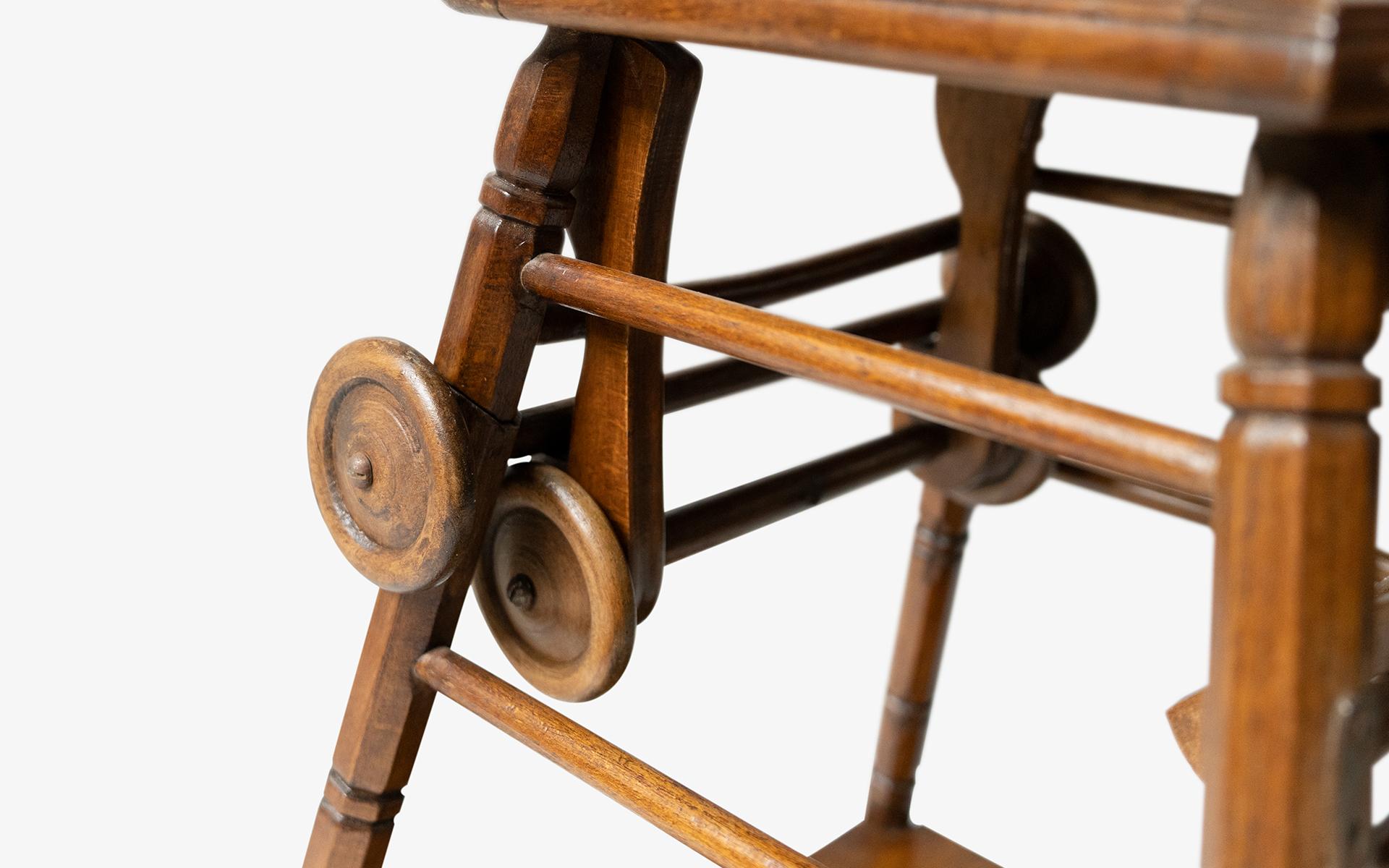 Travail du bois Chaise haute convertible pour bébé en bois vintage en vente