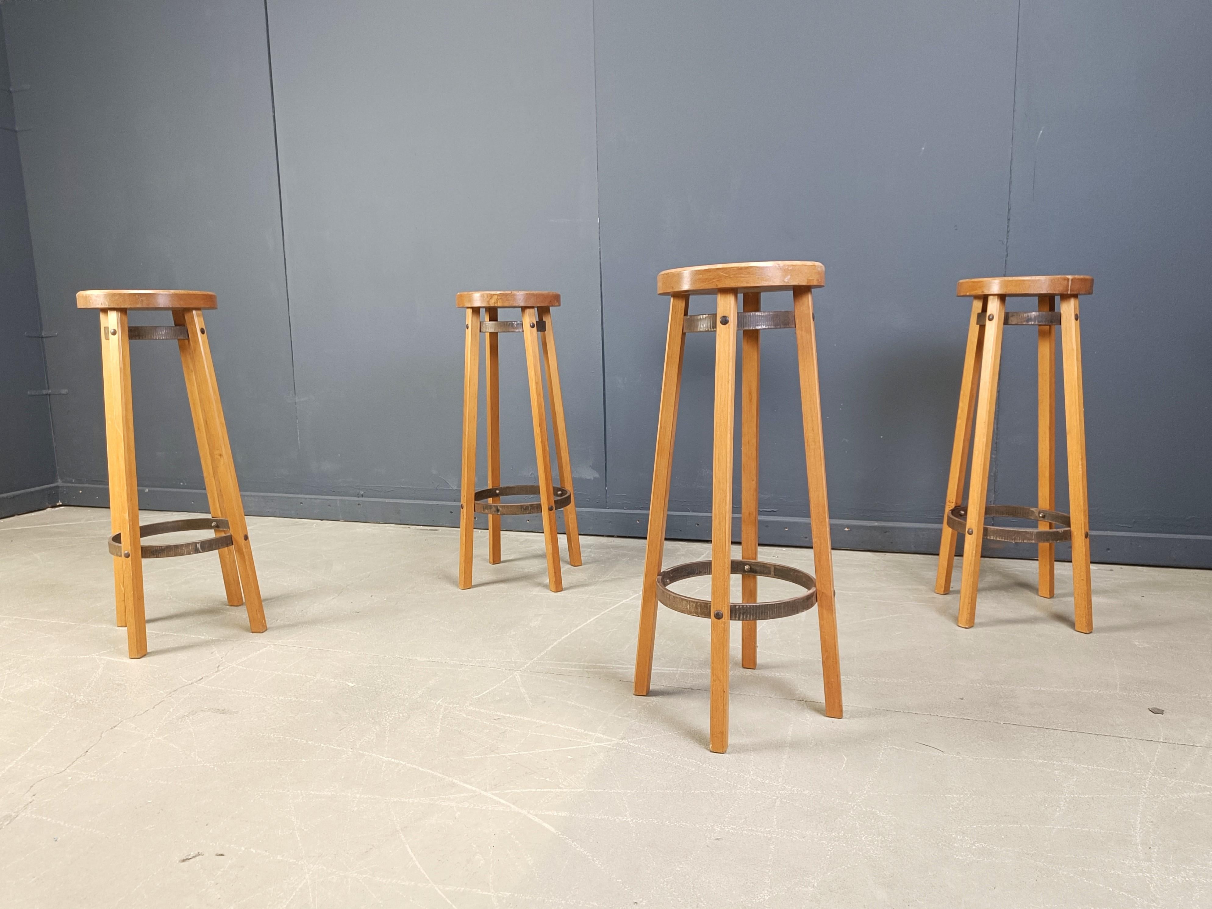 Sgabelli da bar in legno vintage, anni '60 - set da 4 In condizioni buone in vendita a Leuven, Vlaams Gewest