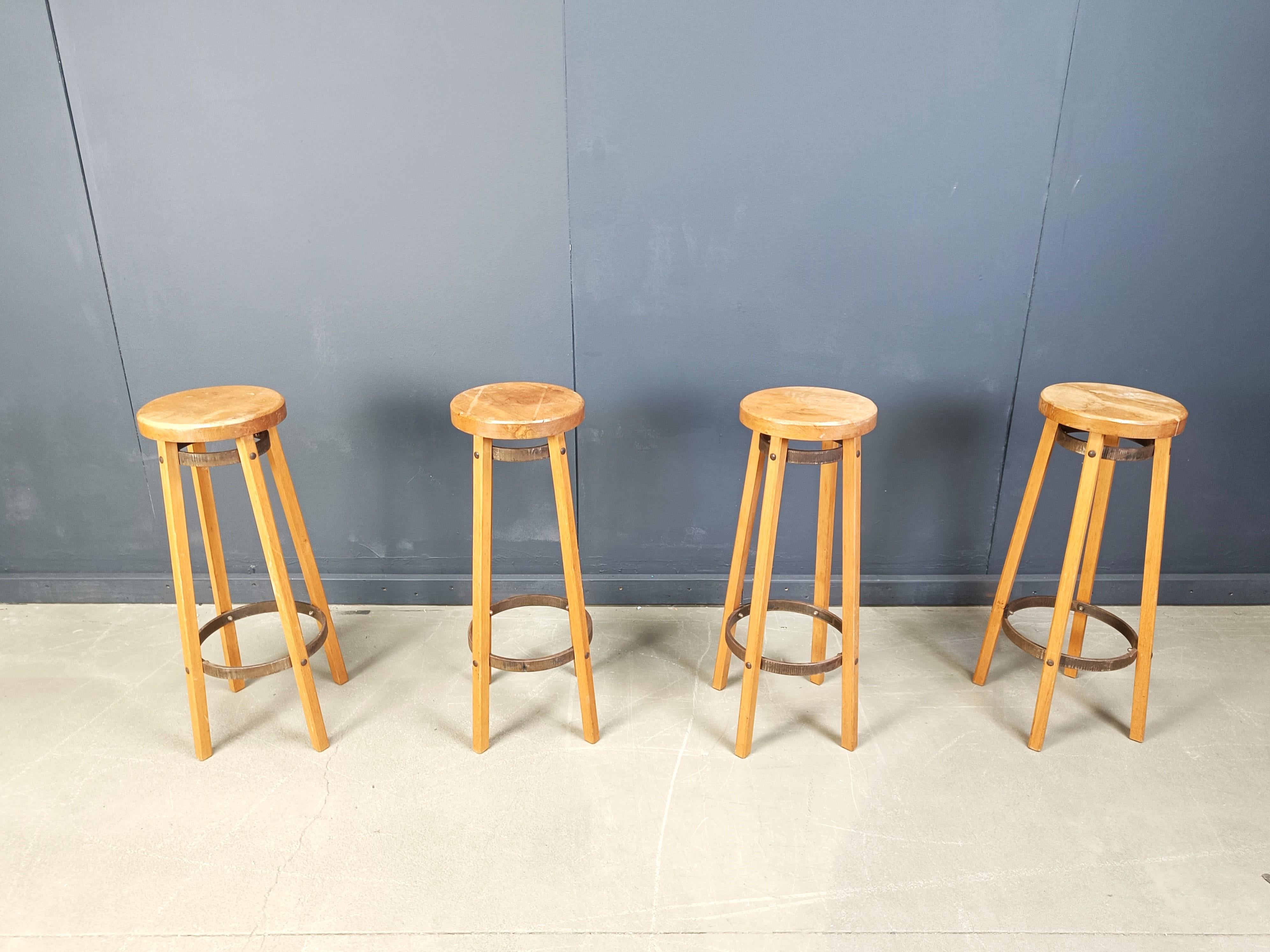 Sgabelli da bar in legno vintage, anni '60 - set da 4 in vendita 1
