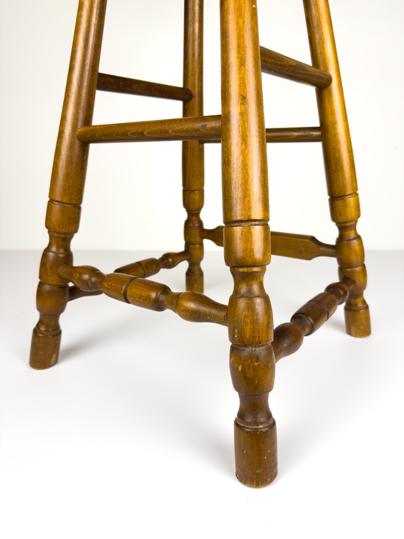 Chaise pivotante de bar en bois vintage, Slovénie 1992 en vente 3