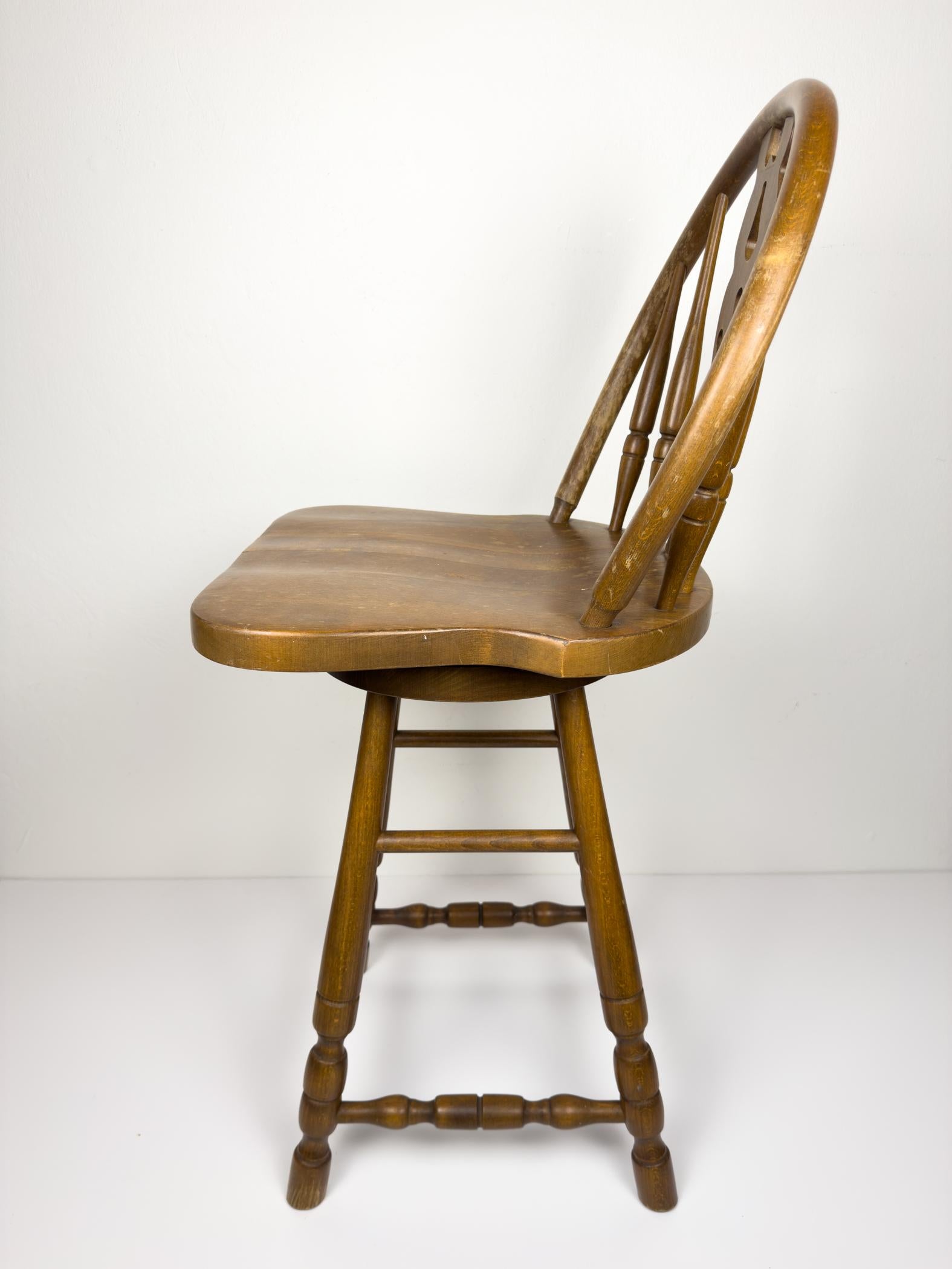 Bois Chaise pivotante de bar en bois vintage, Slovénie 1992 en vente