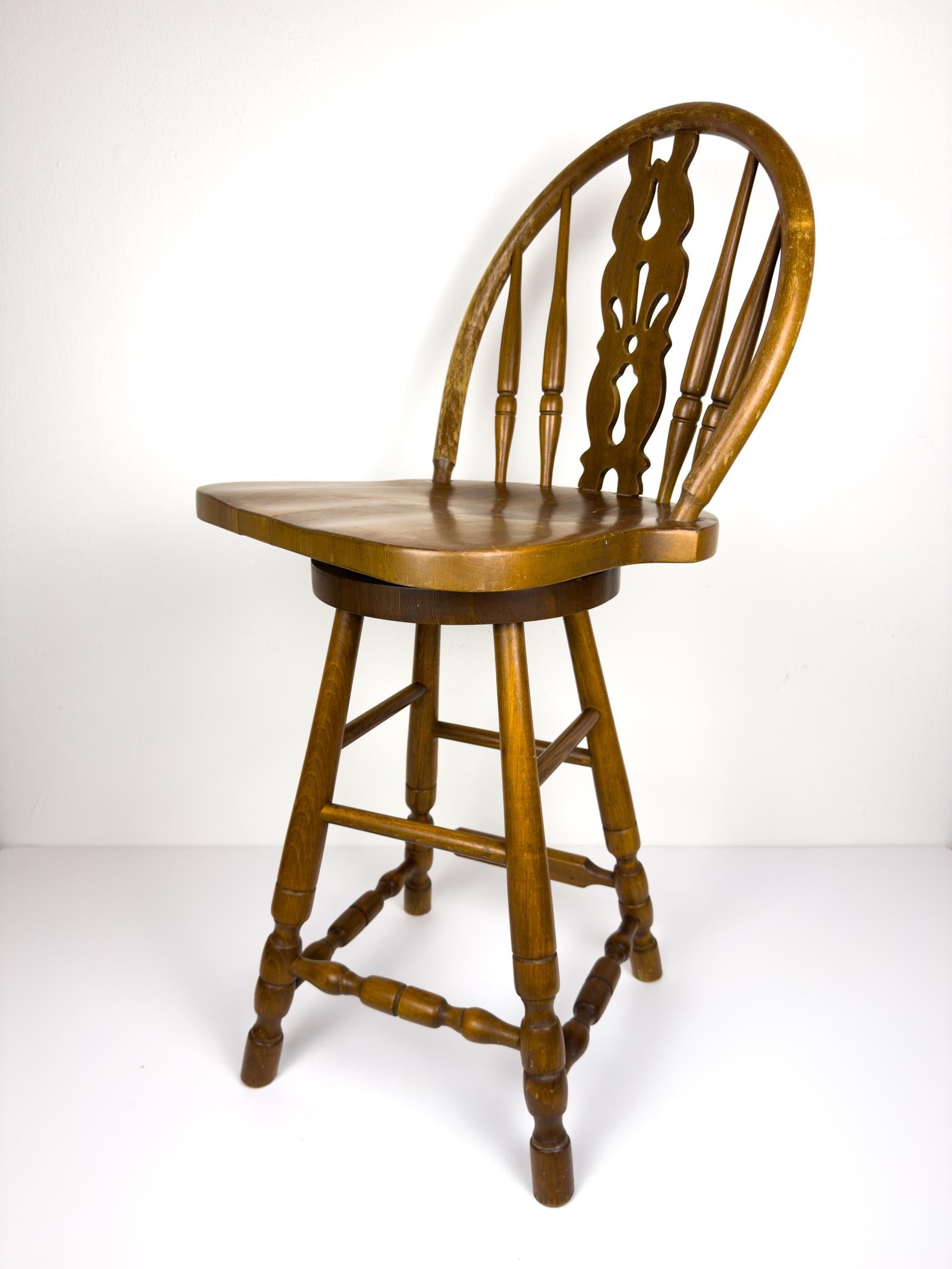 Chaise pivotante de bar en bois vintage, Slovénie 1992 en vente 2