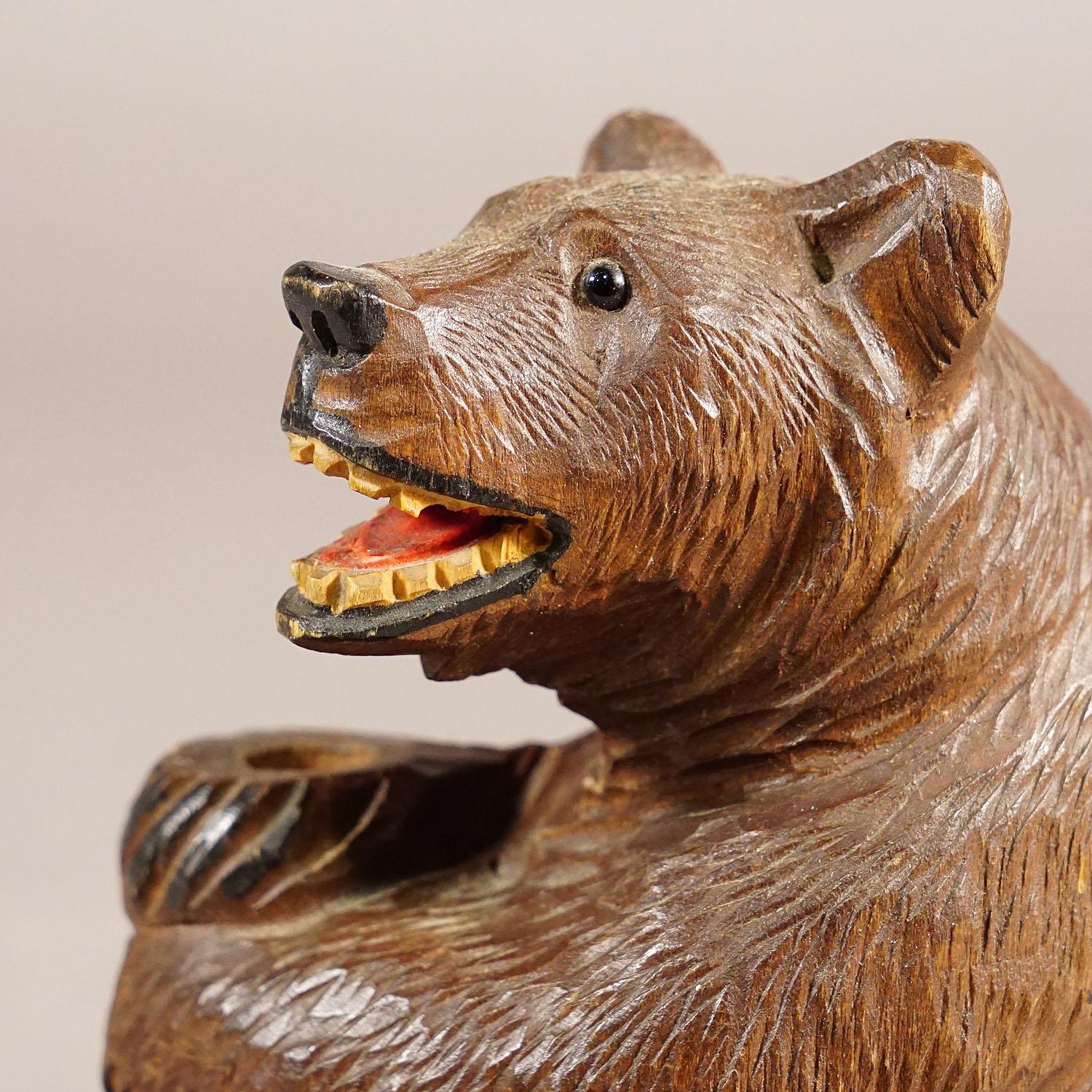 Hand-Carved Vintage Wooden Bear Pencil Holder Handcarved in Brienz, circa 1930s For Sale