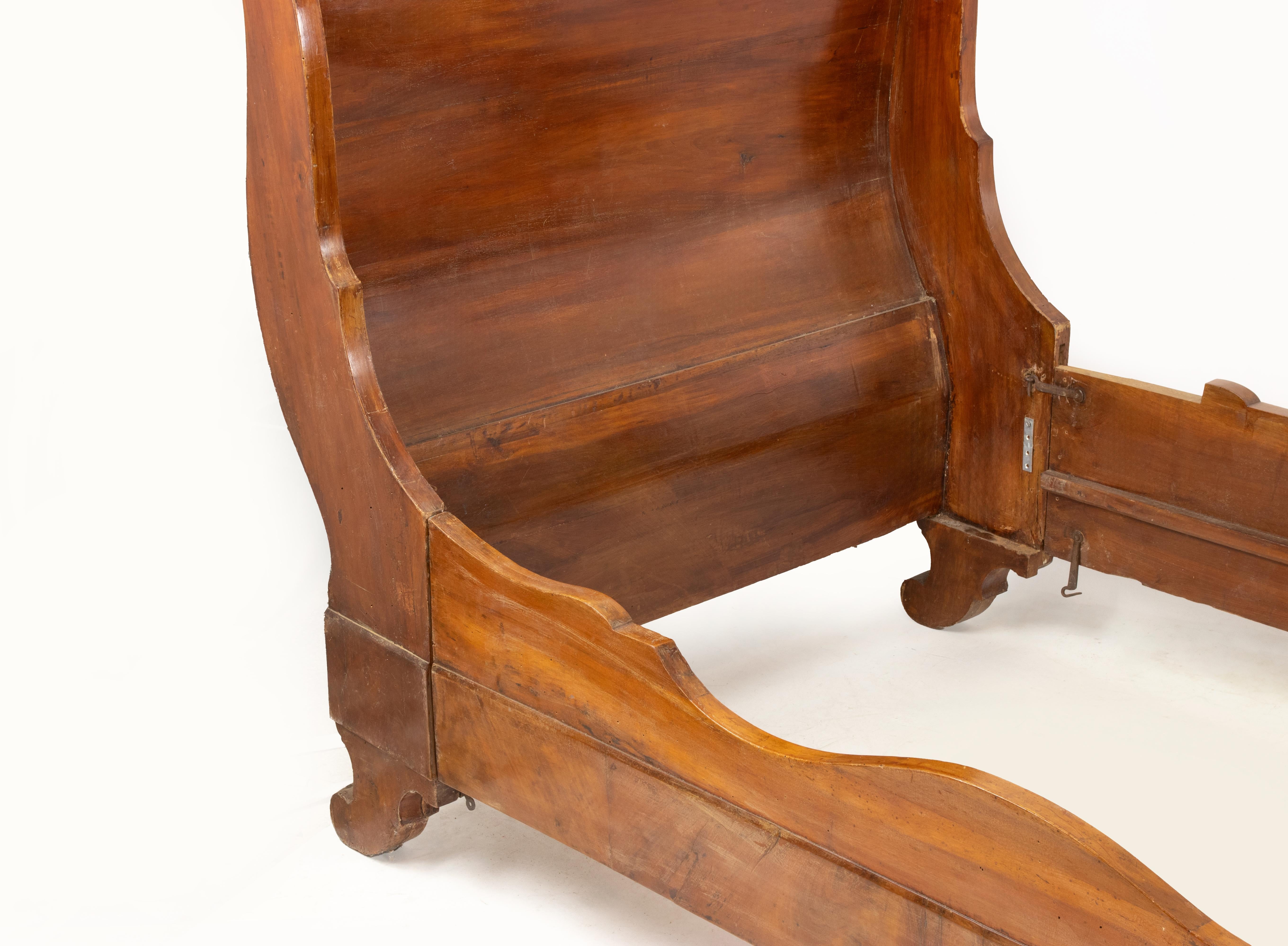 Vintage Wooden Bed Italian Manufacture, Early 20th Century For Sale 2