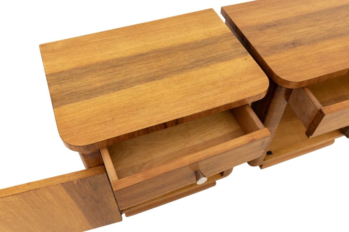 Comodini in legno vintage della metà del XX secolo, dopo la ristrutturazione. In condizioni buone in vendita a Chorzów, PL