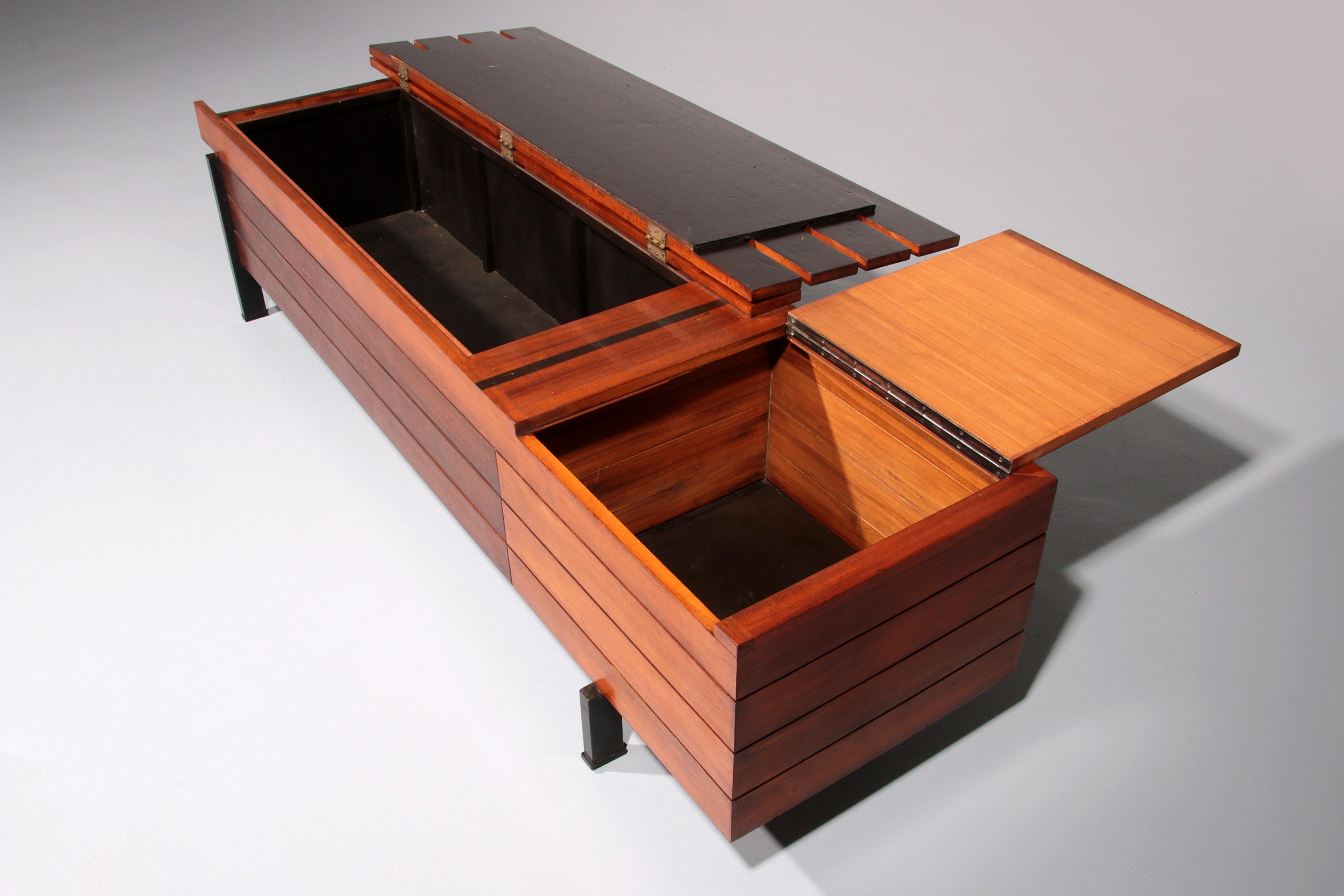 Vintage Wooden Bench with Storage Italiaans 1960 In Good Condition For Sale In Oirlo, LI