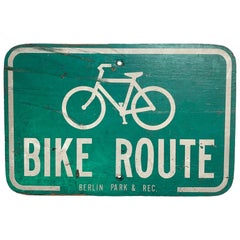 Señal de madera vintage de ruta en bicicleta