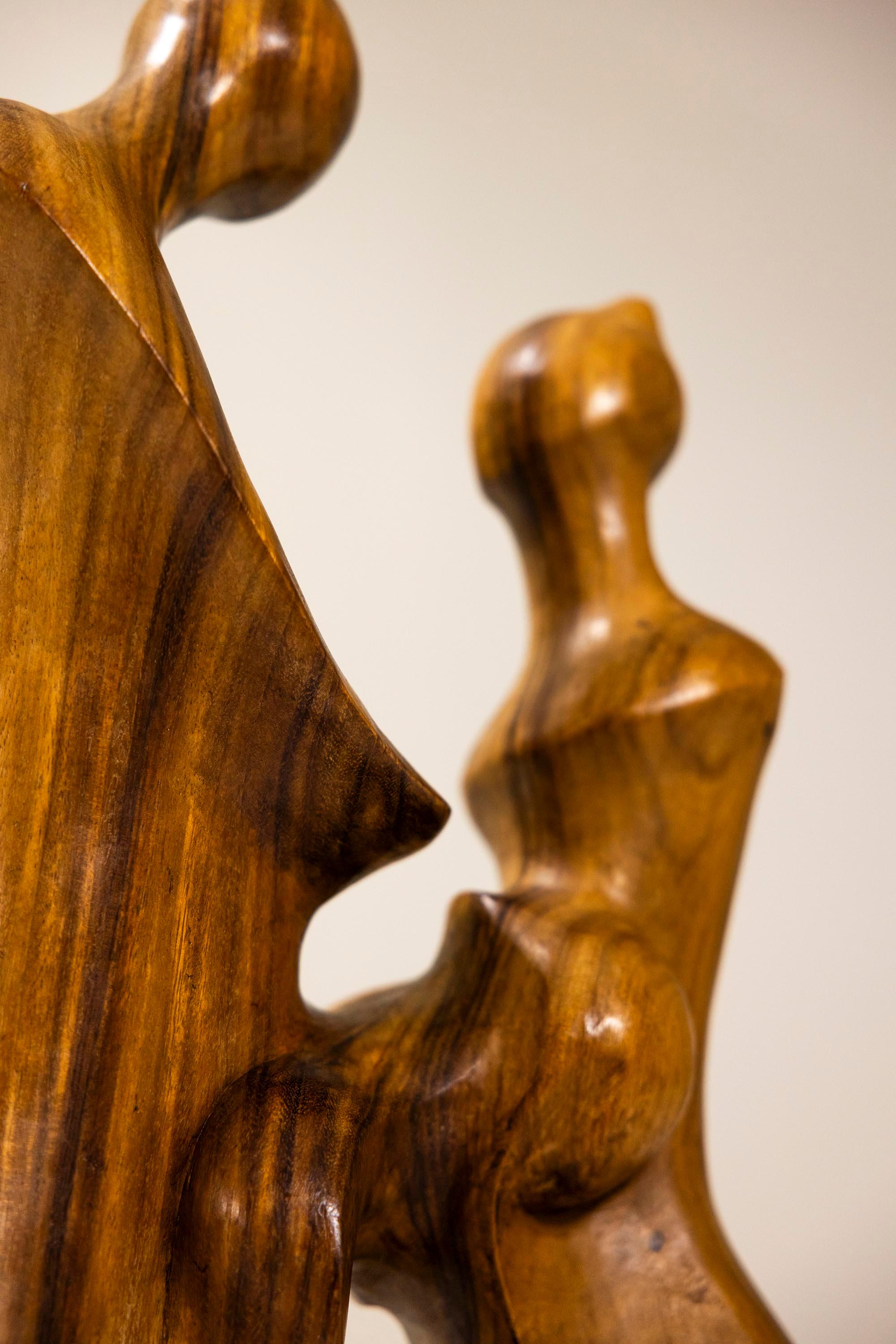Biomorphe Vintage-Skulptur aus Holz mit abstrakten Figuren aus Holz (Walnuss) im Angebot