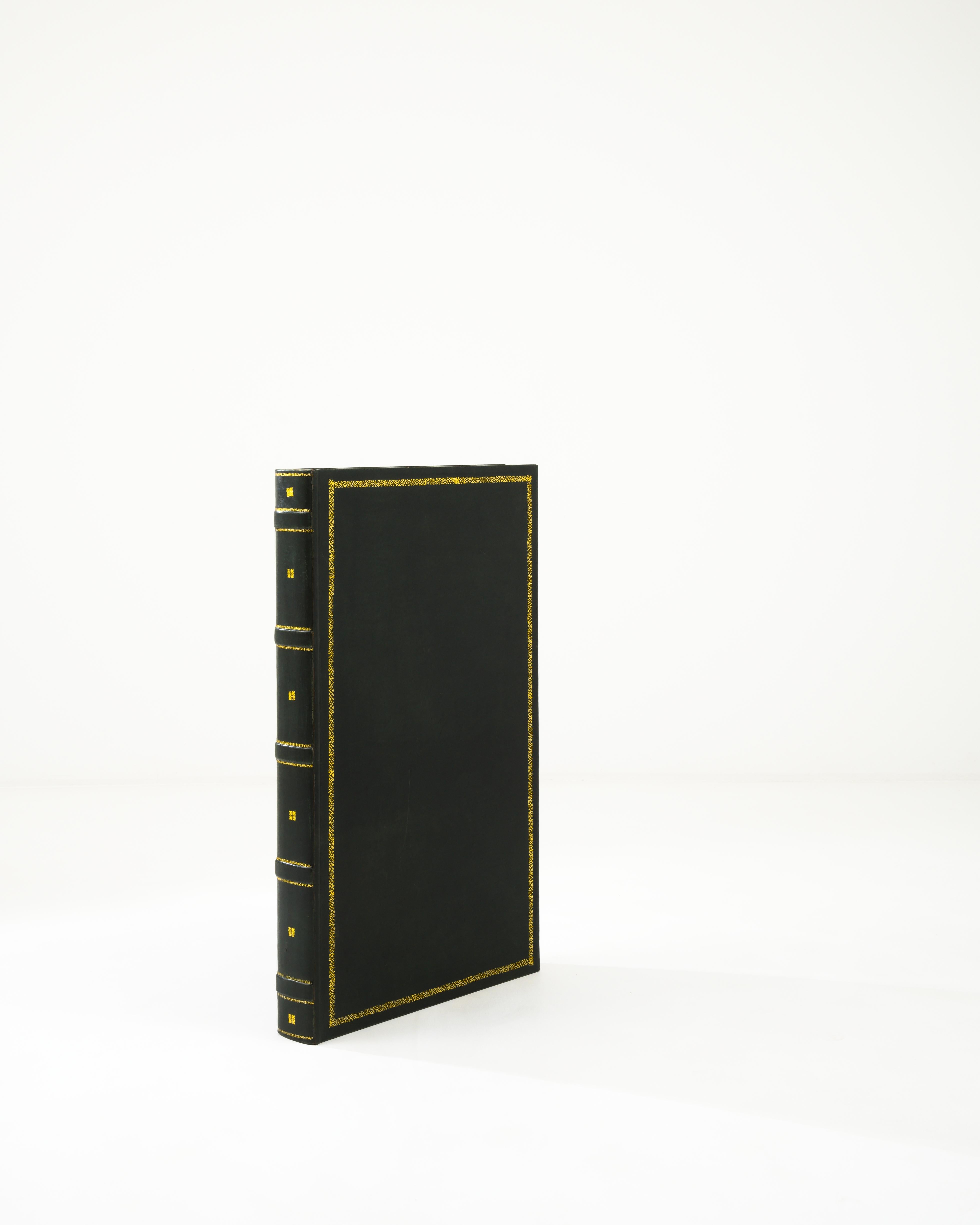 Boîte vintage en bois en forme de livre en vente 1