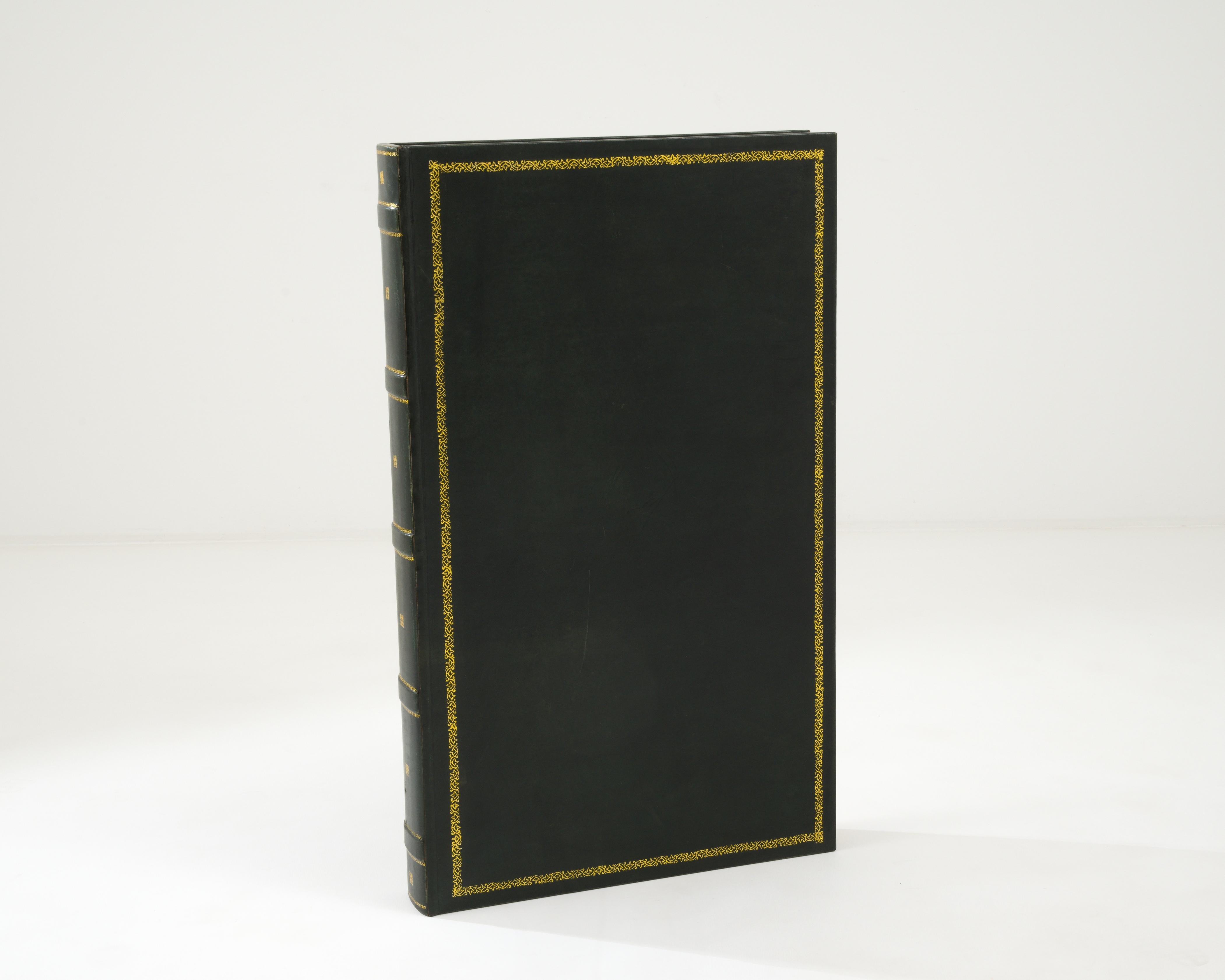 Boîte vintage en bois en forme de livre en vente 3