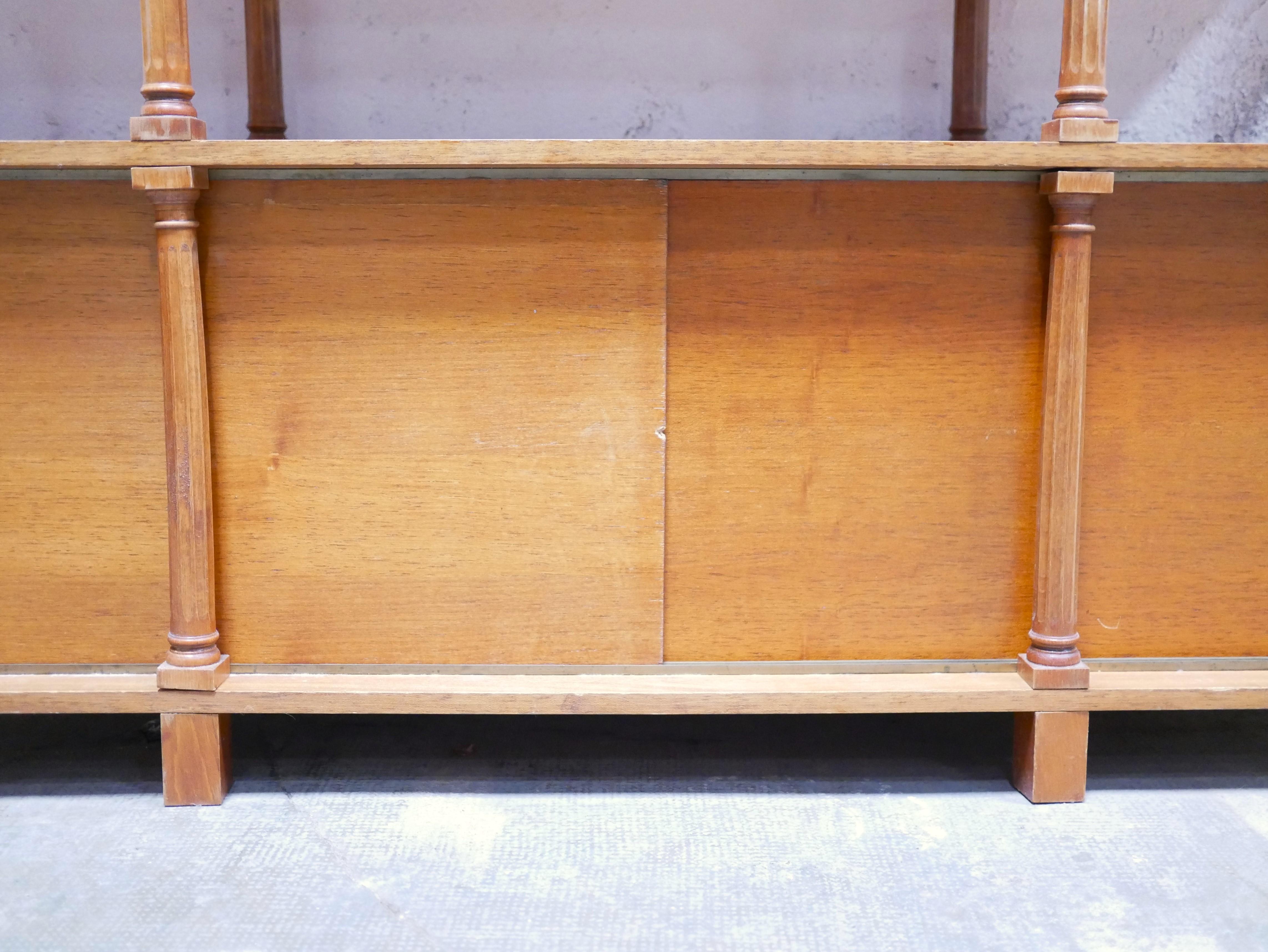 Vintage-Bücherregal aus Holz 9