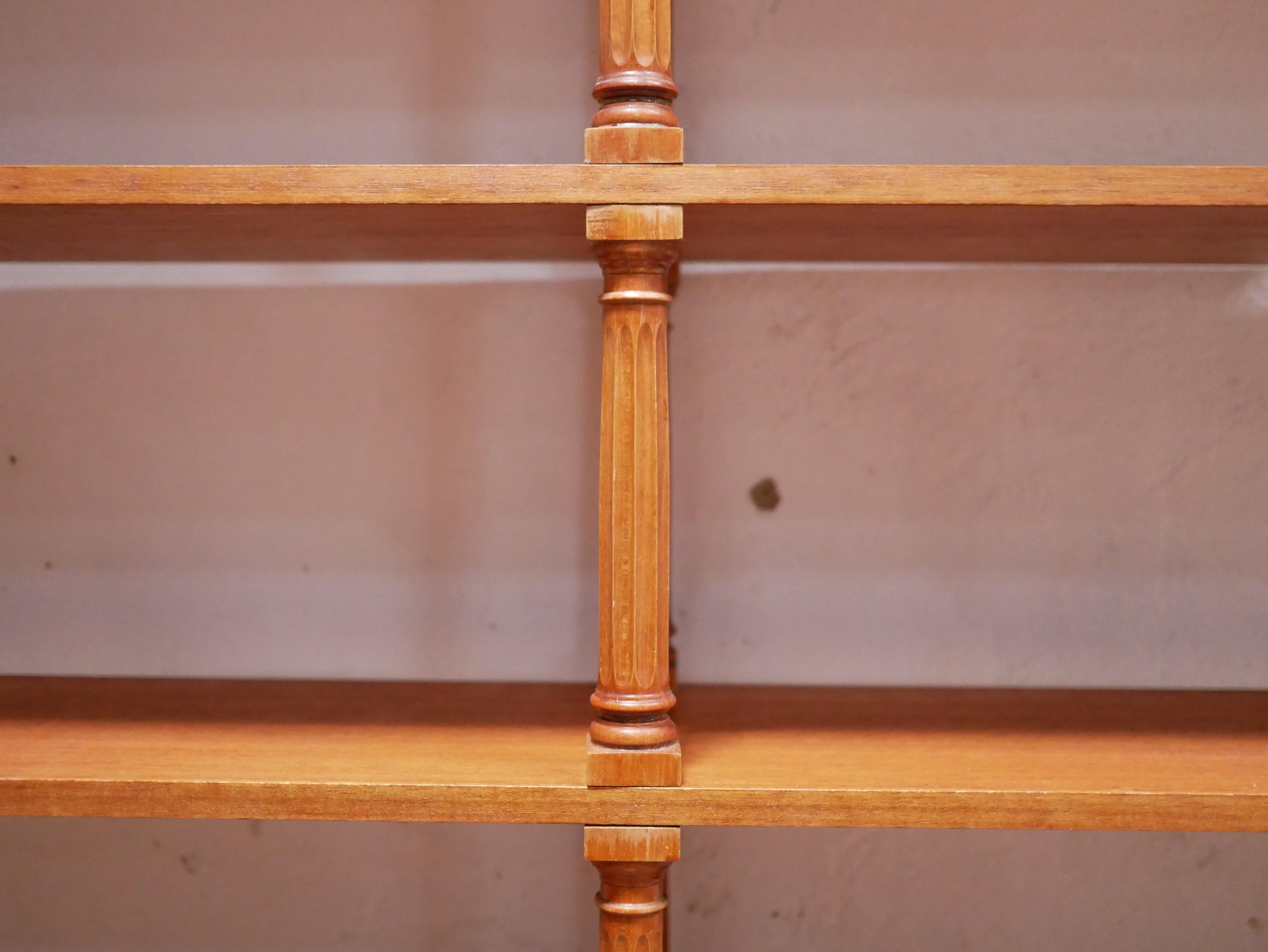 Estantería vintage de madera en venta 10