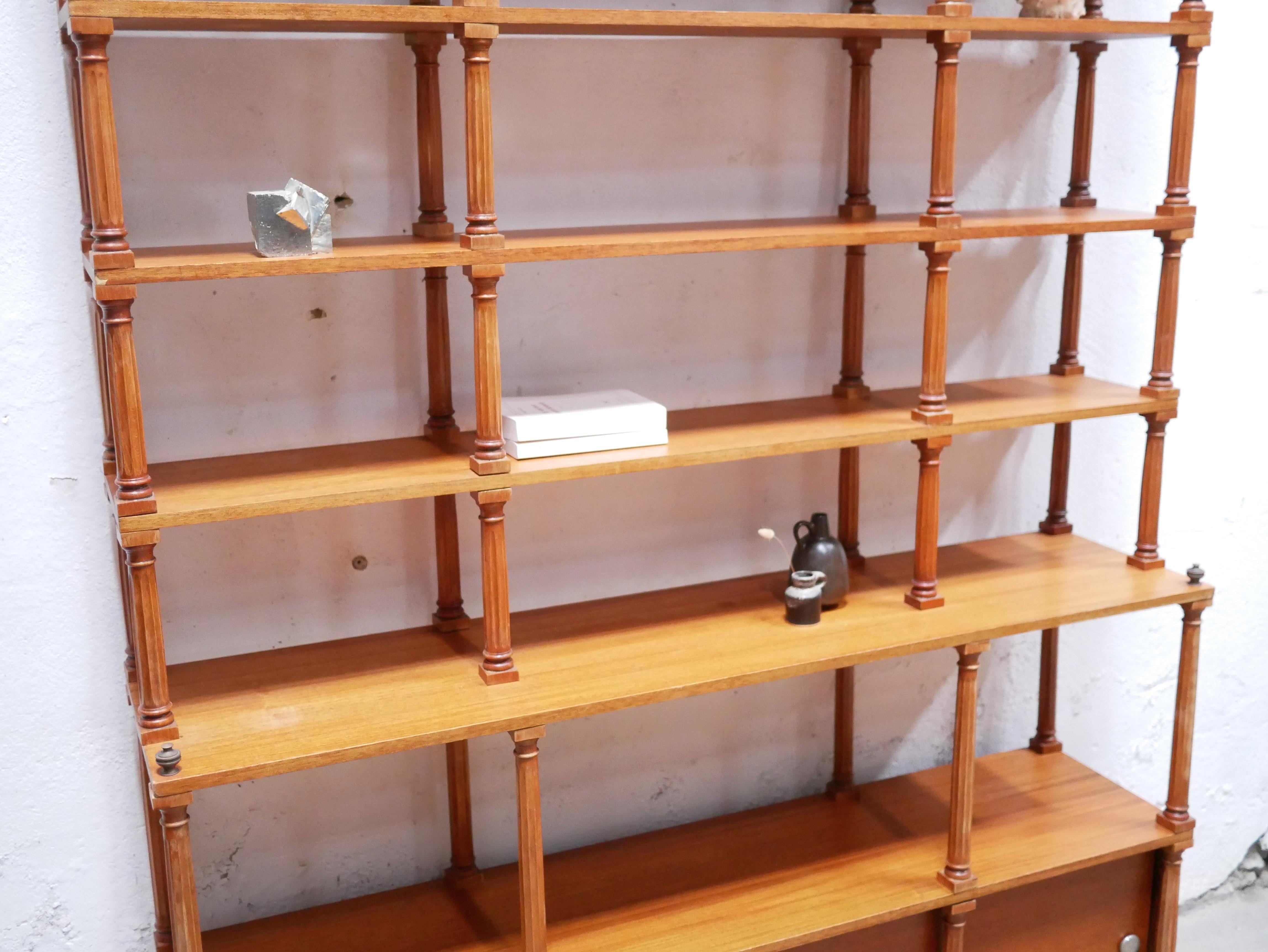 Vintage-Bücherregal aus Holz 13
