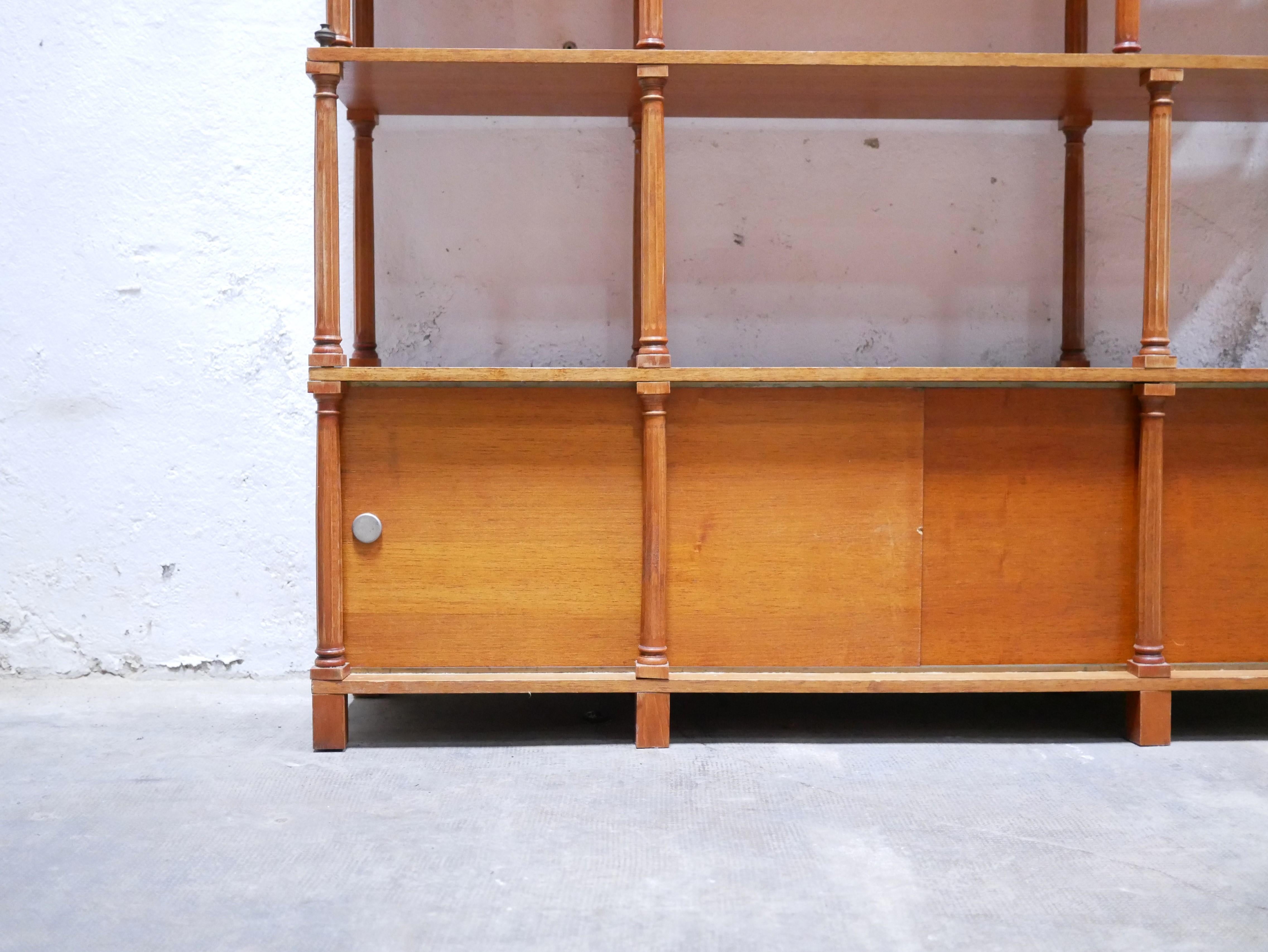 Vintage-Bücherregal aus Holz 14