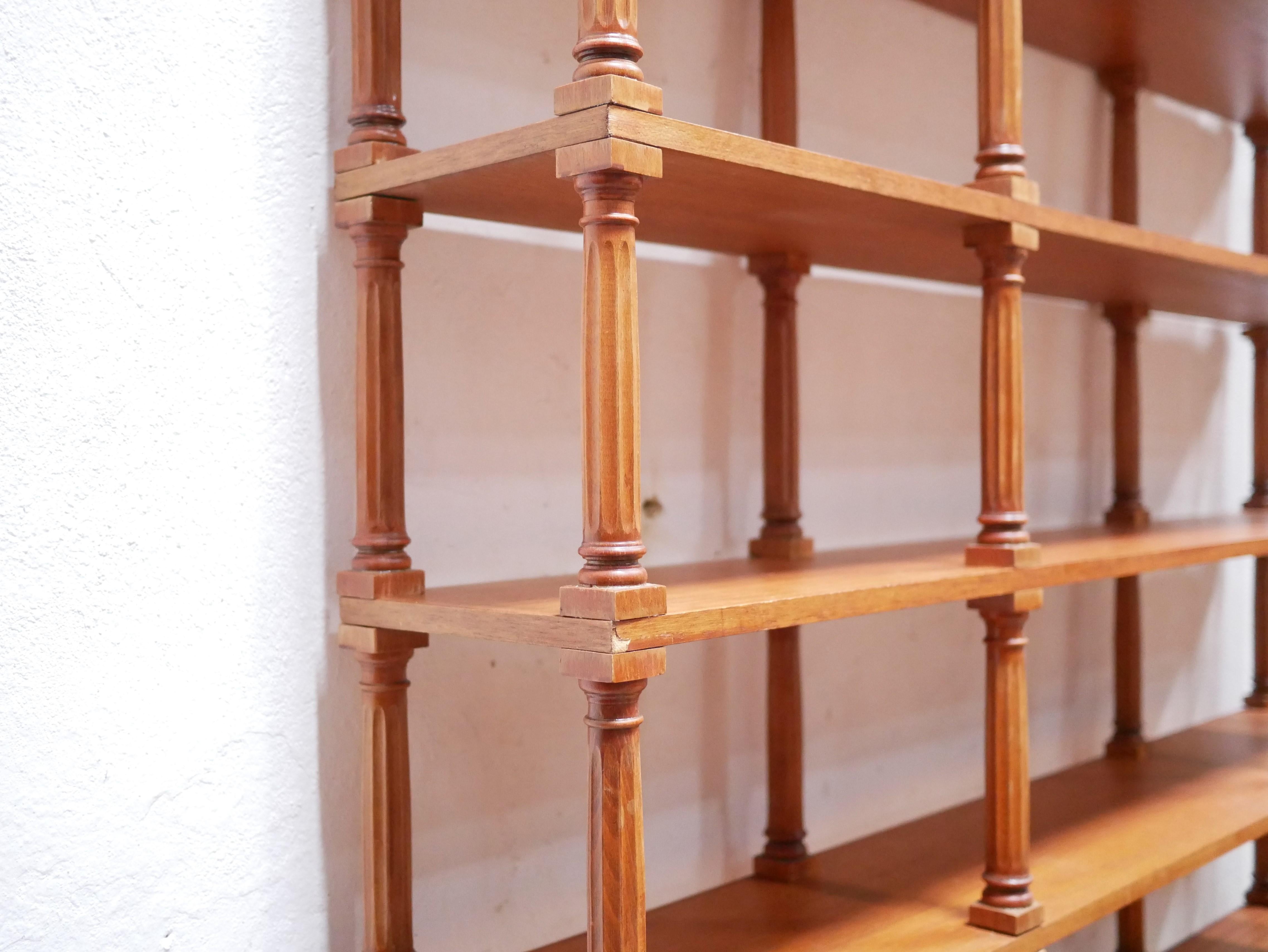 Vintage-Bücherregal aus Holz 3