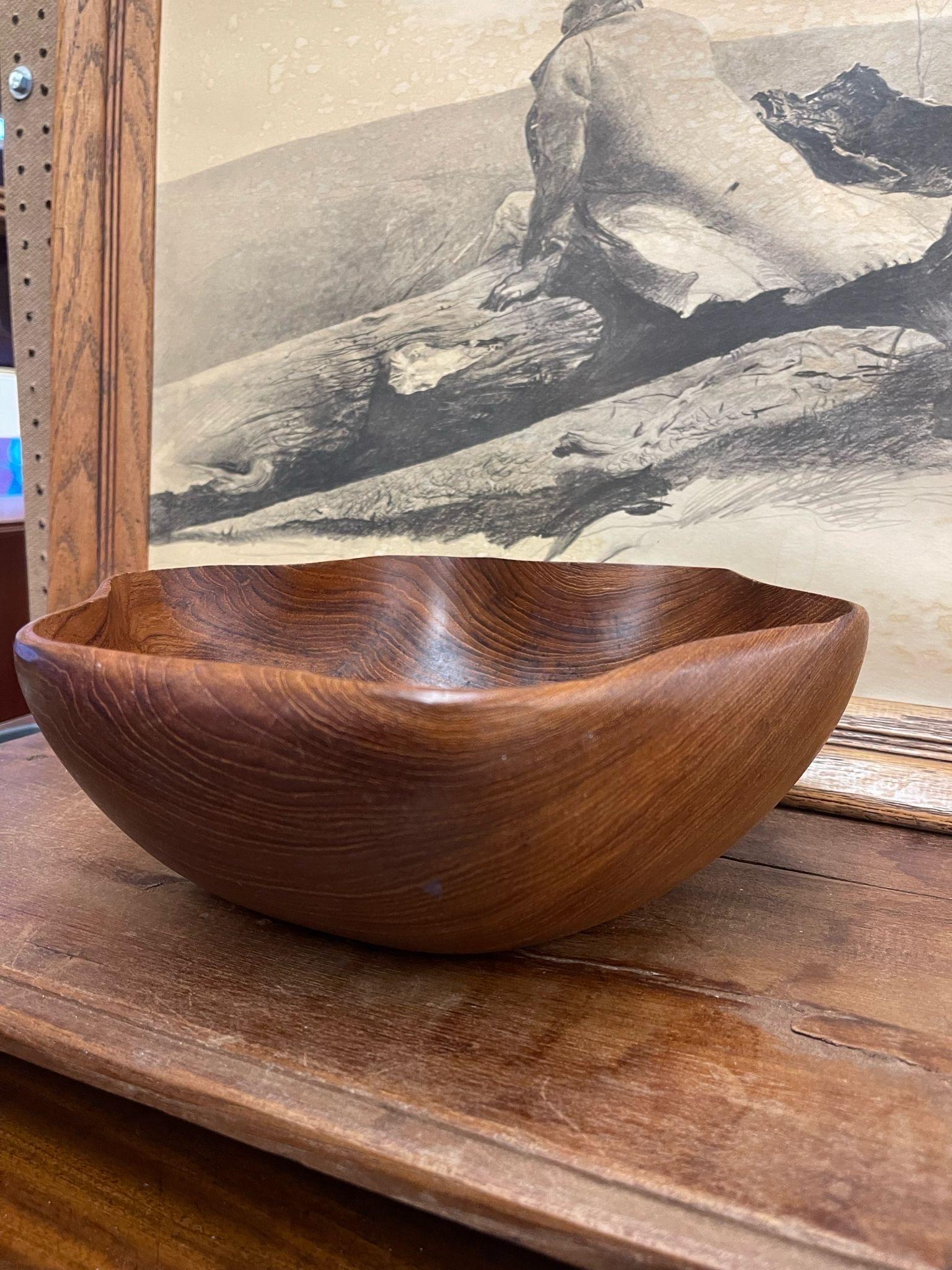 Vintage Wooden Bowl With Rounded Curved Edges. In Good Condition In Seattle, WA