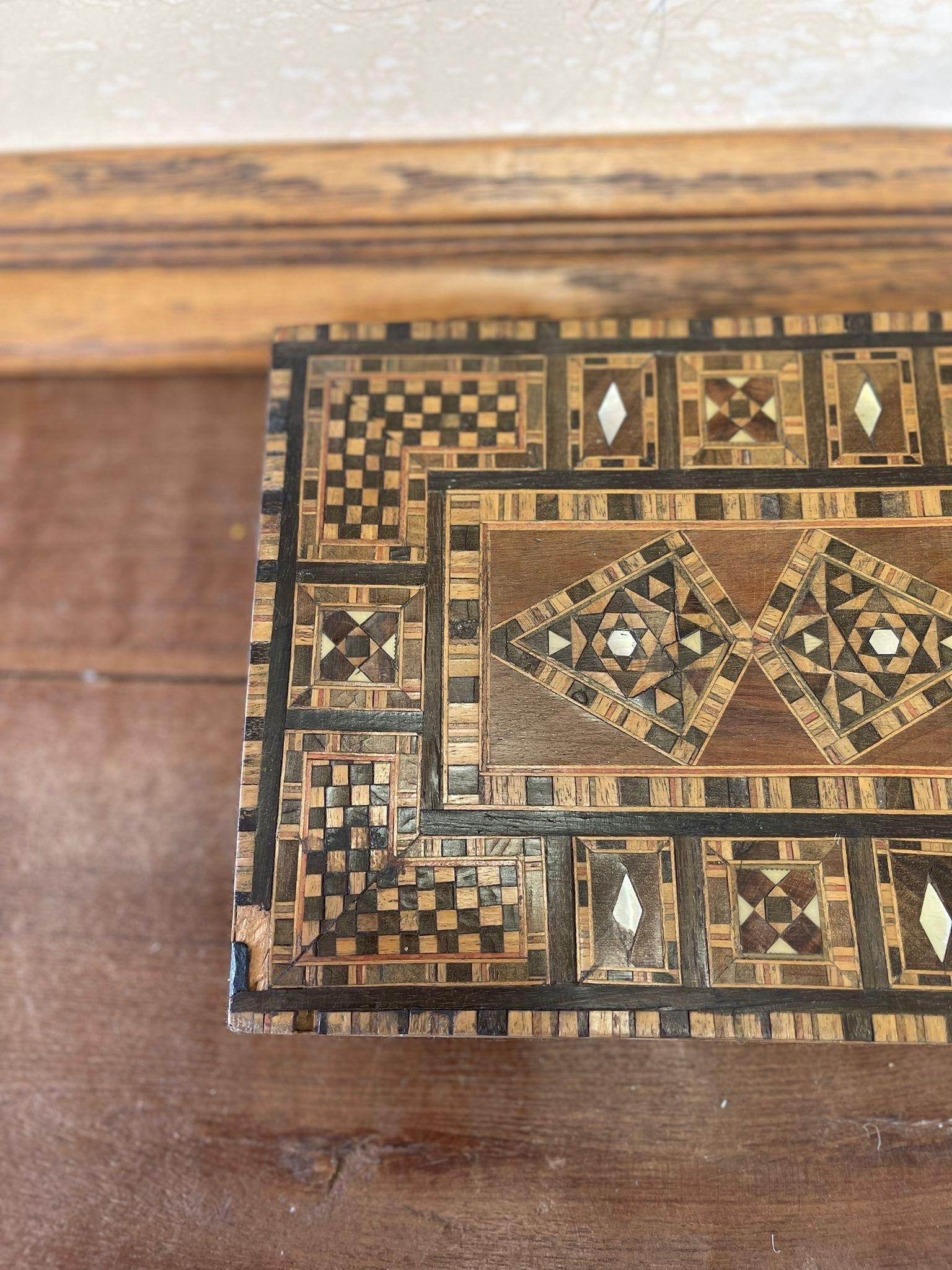 Vintage Wooden Box Inlayed Wooden Mosaic In Good Condition For Sale In Seattle, WA