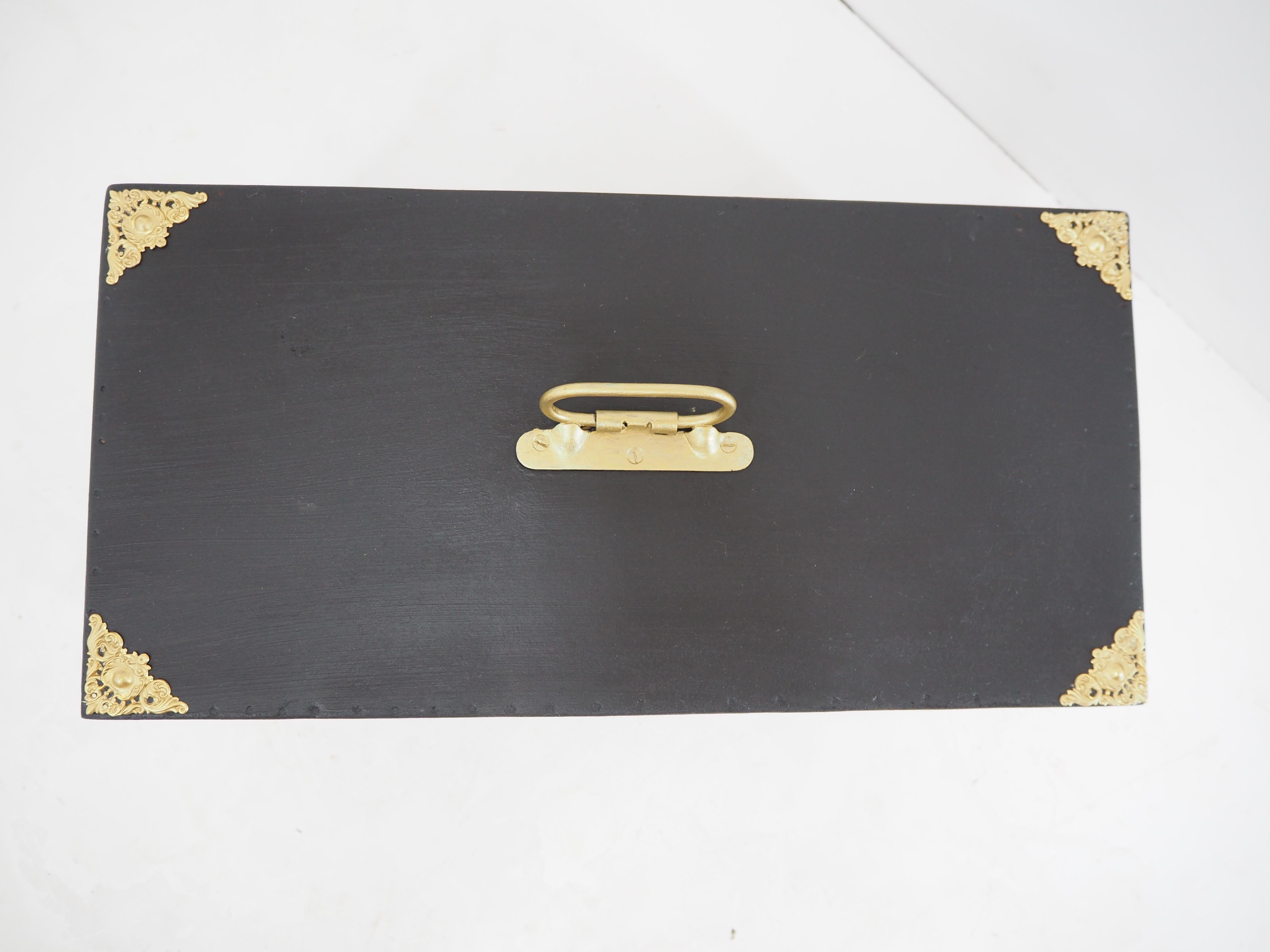 Caja de madera vintage, maleta, años 60 en venta 4