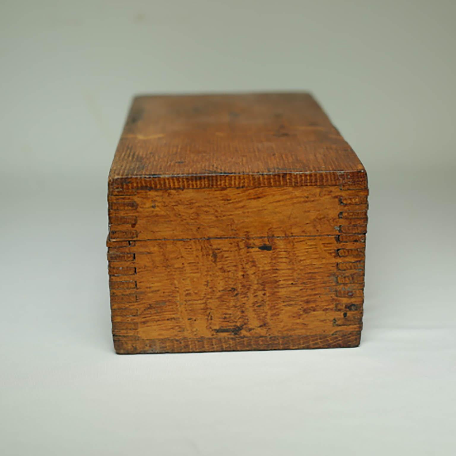 Vintage Wooden Box with Dovetails Joints, circa 1880s-1920s In Good Condition In San Francisco, CA