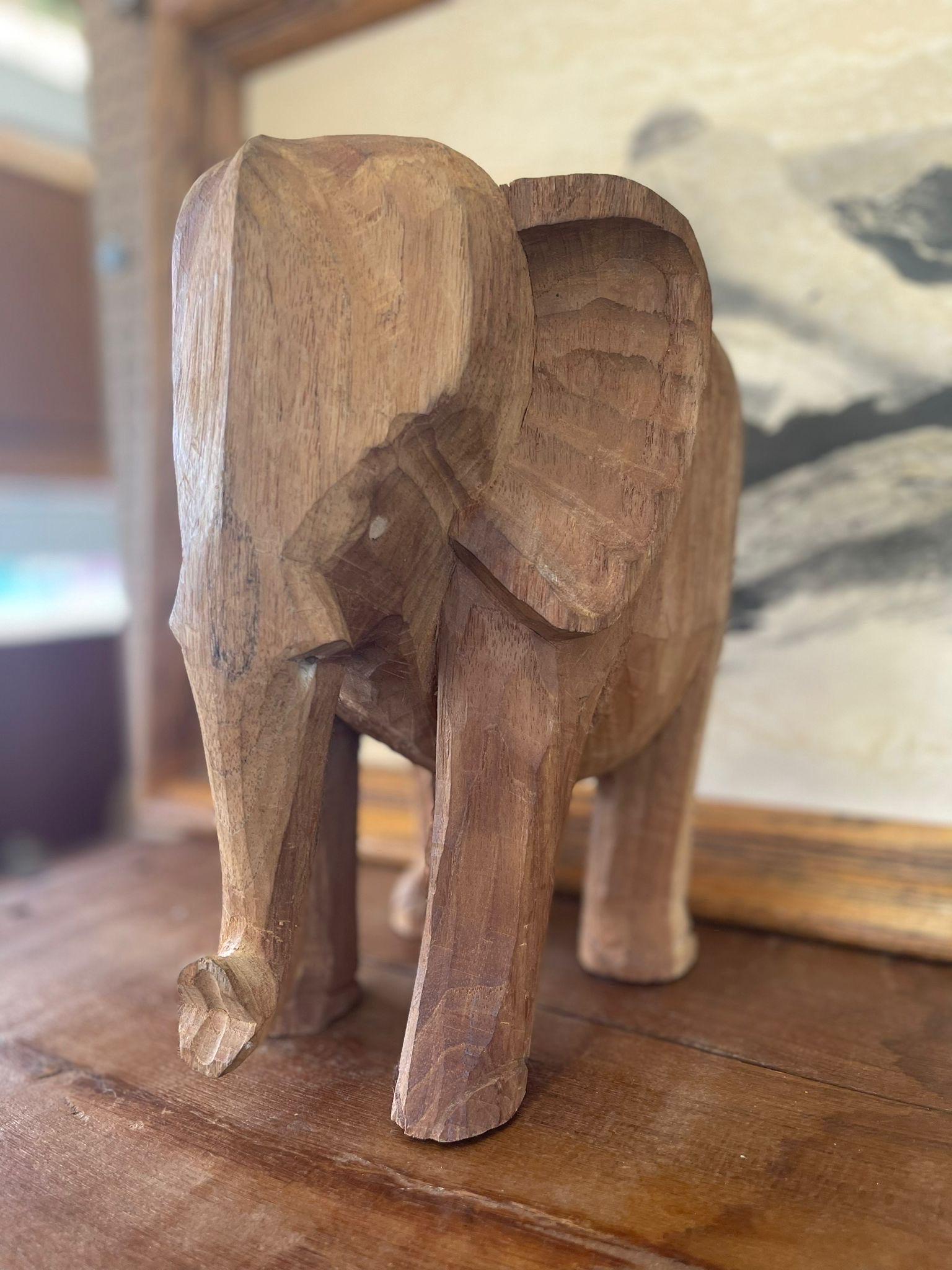 Late 20th Century Vintage Wooden Carved Elephant Sculpture Stand For Sale