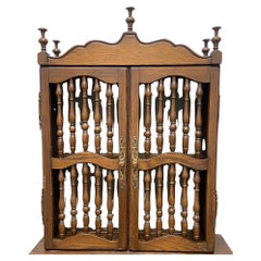 Estantería colgante vintage de madera tallada