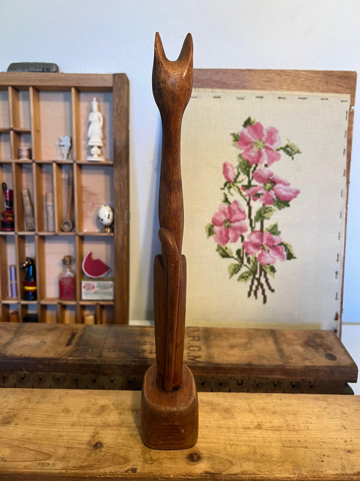 Scultura di gatto in legno vintage. In condizioni buone in vendita a Seattle, WA