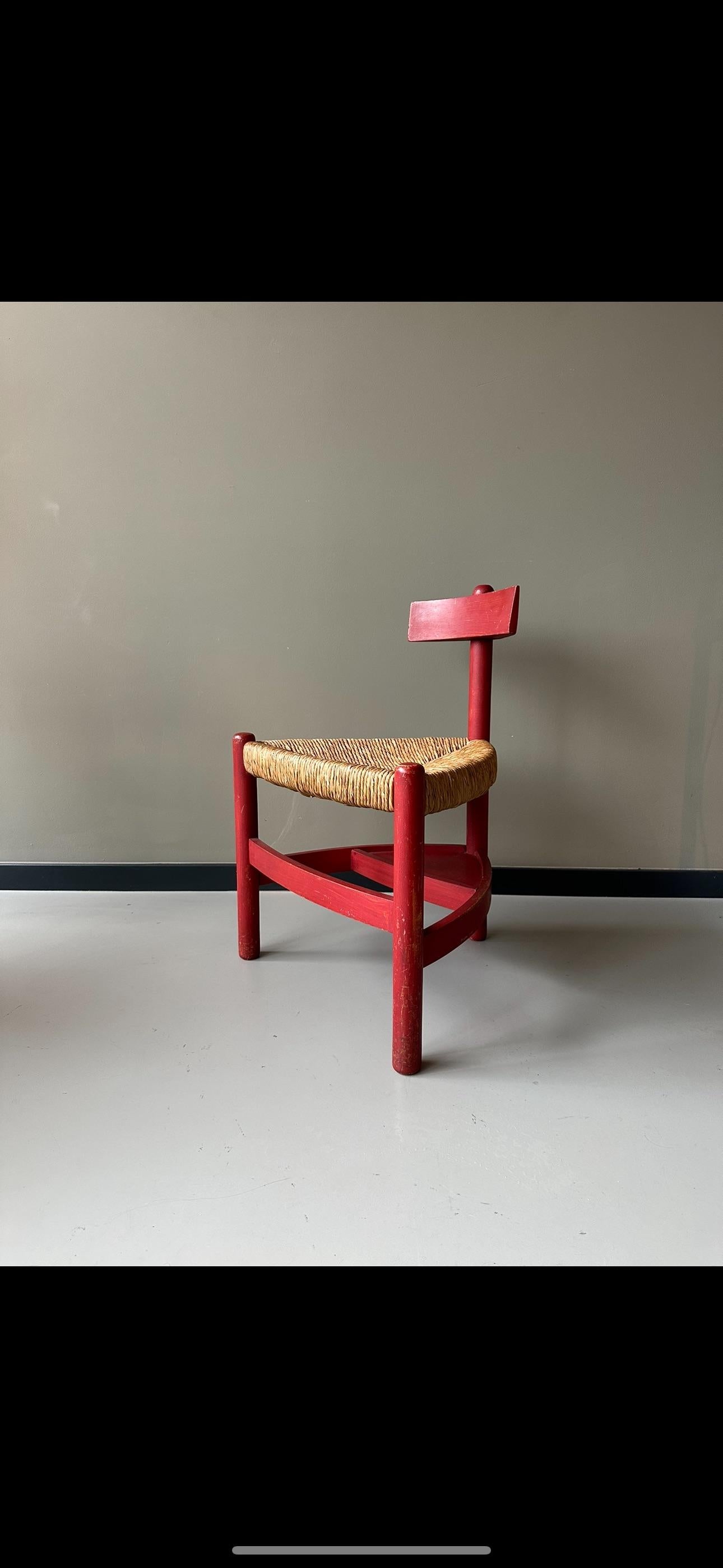 This wooden chair with rush seating is designed by Wim den Boon
Tradition and modernism together. 
Probably designed for a modern church, the chair is beautiful on it’s own in an interieur.

Red wood and rush is a favorite in the interior design
