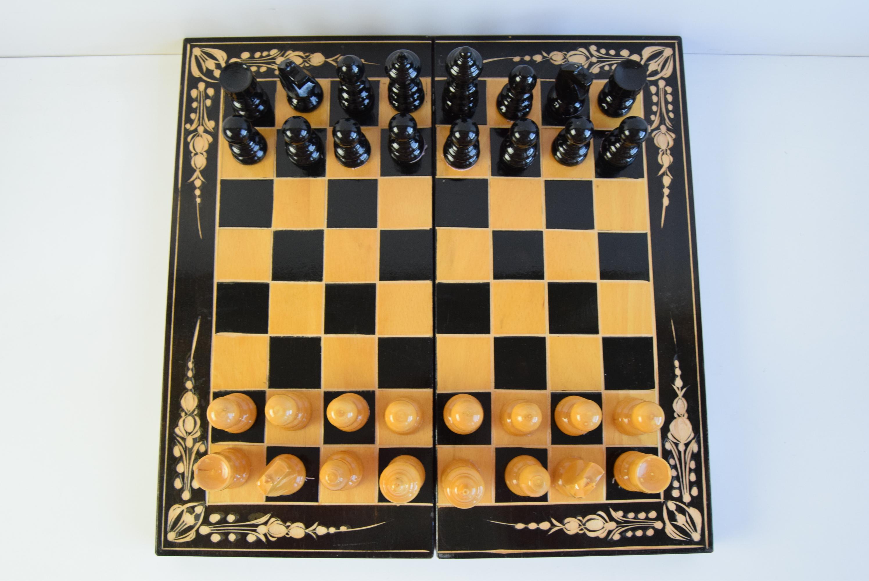 Vintage Schachspiel aus Holz in Holzkiste im Angebot 6