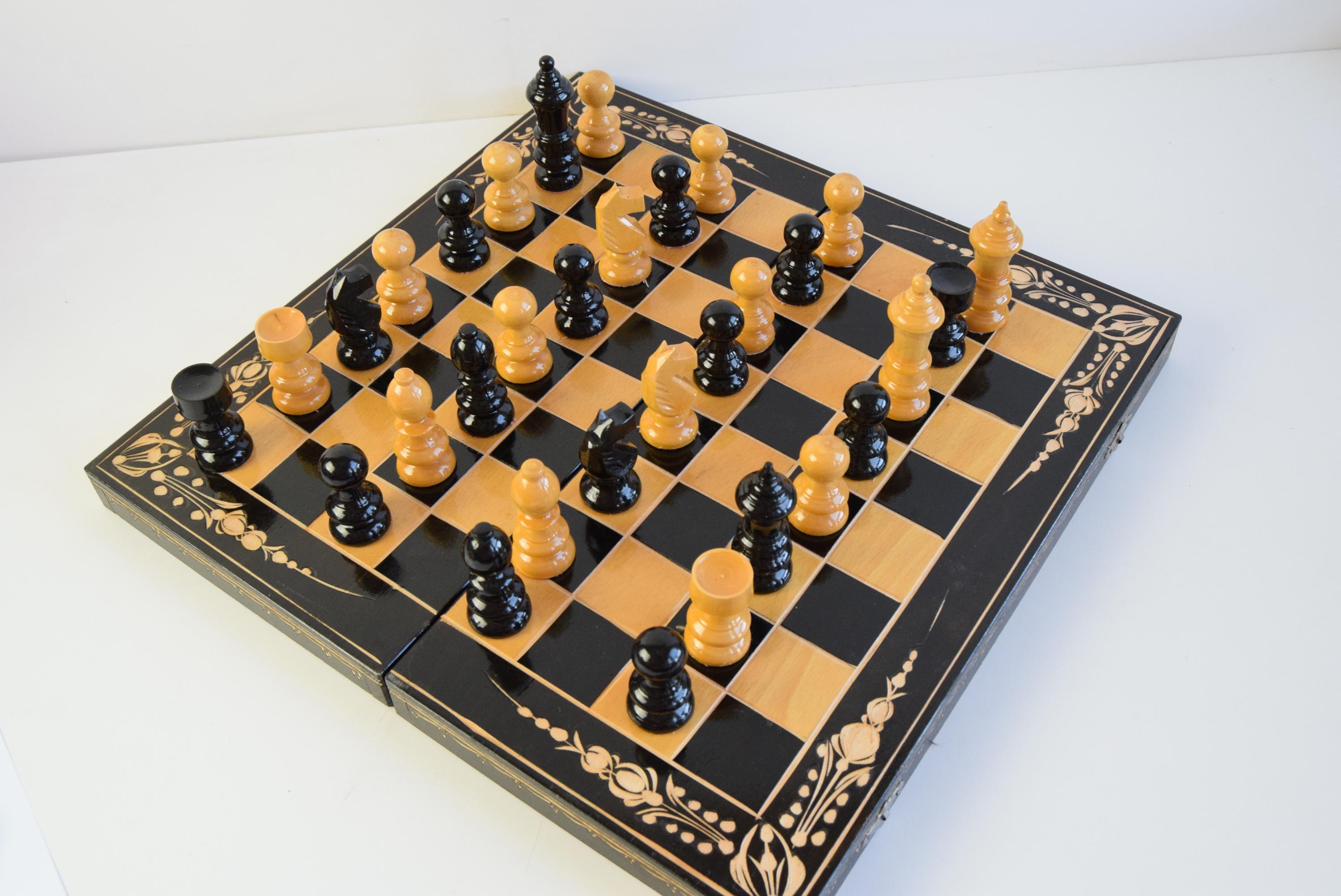 Vintage Schachspiel aus Holz in Holzkiste im Angebot 8
