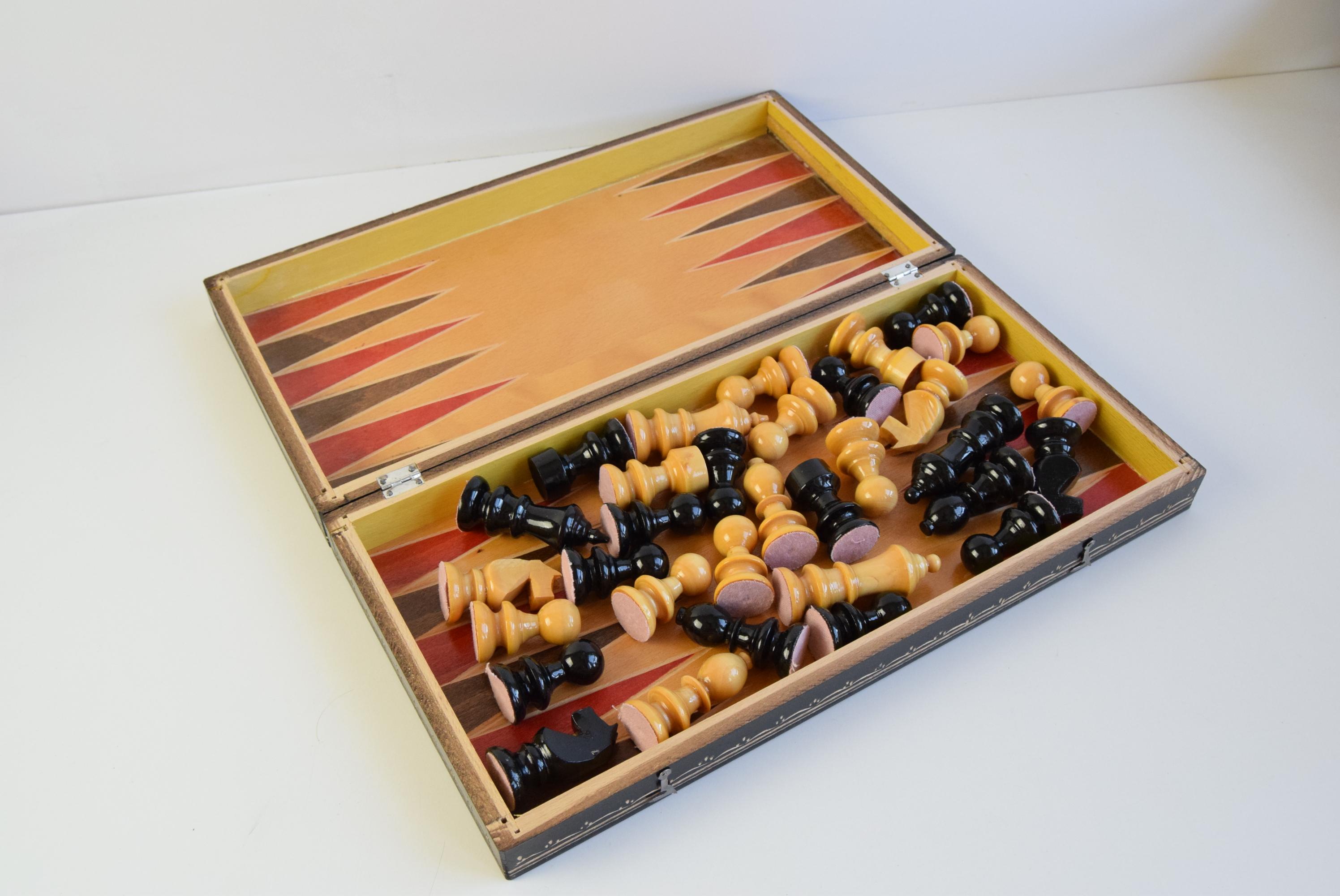 Vintage Schachspiel aus Holz in Holzkiste im Angebot 9