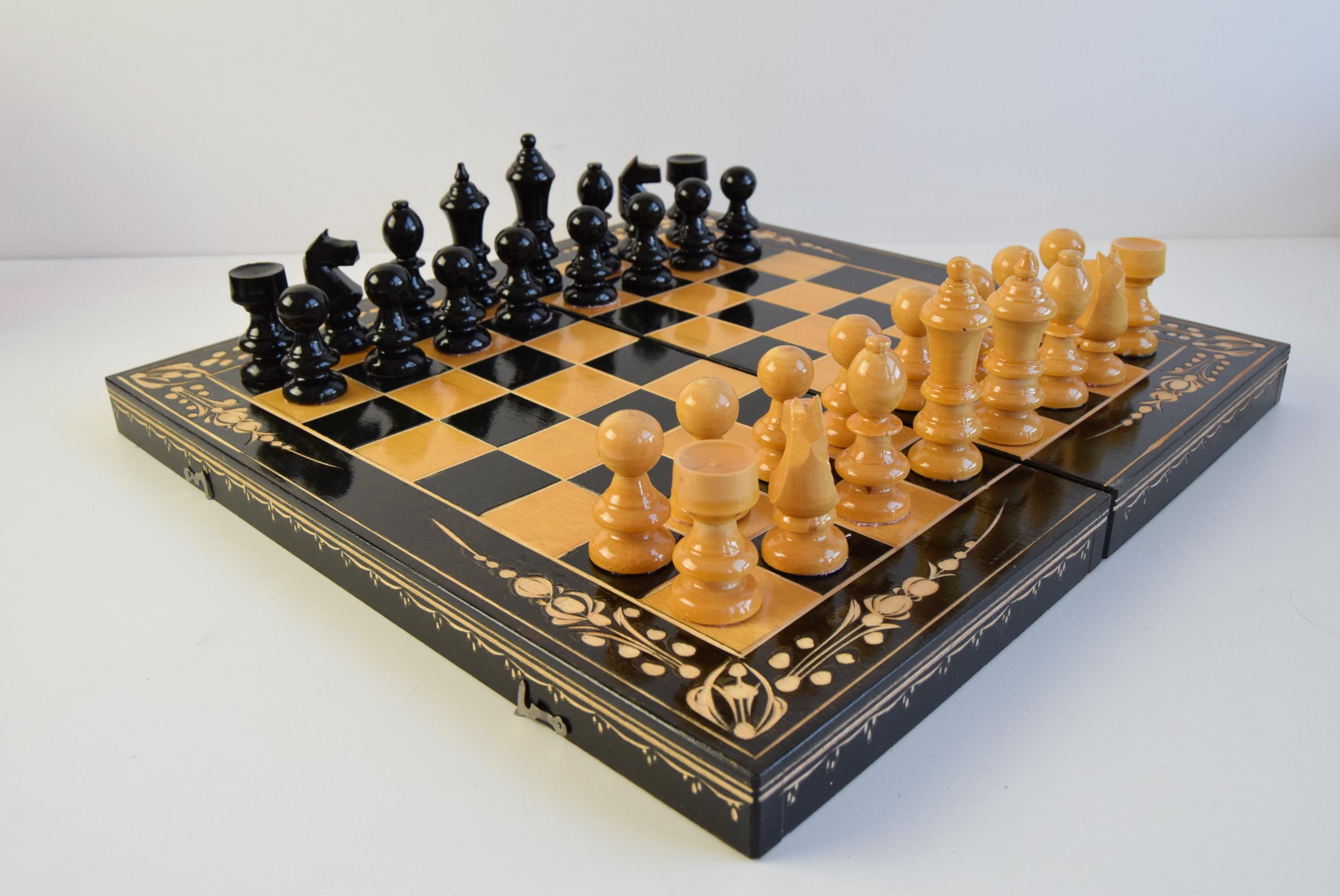 Vintage Schachspiel aus Holz in Holzkiste im Zustand „Gut“ im Angebot in Praha, CZ