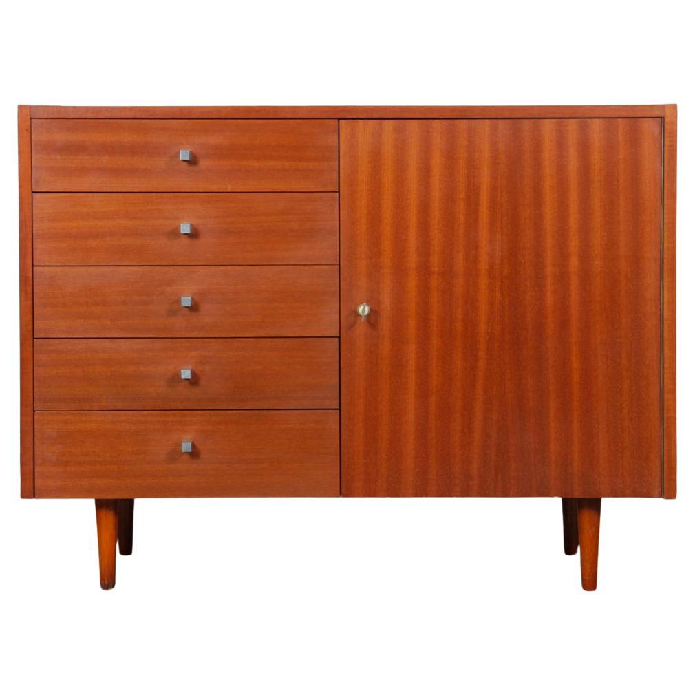 Cassettiera in legno vintage, produzione ceca, anni 
60