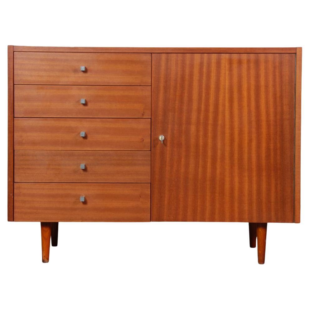 Cassettiera in legno vintage, produzione ceca, anni 
60