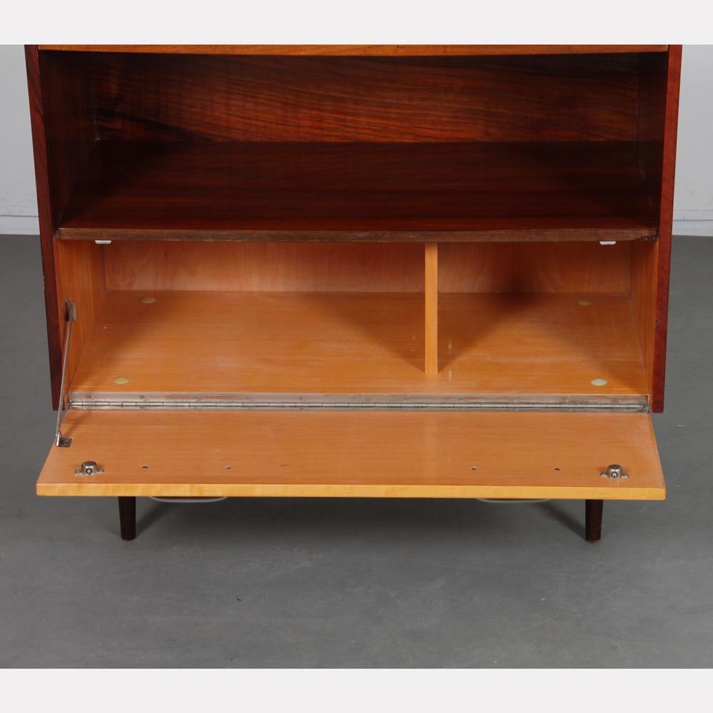 Slovaque  Commode vintage en bois éditée par Up&Up, années 1960 en vente