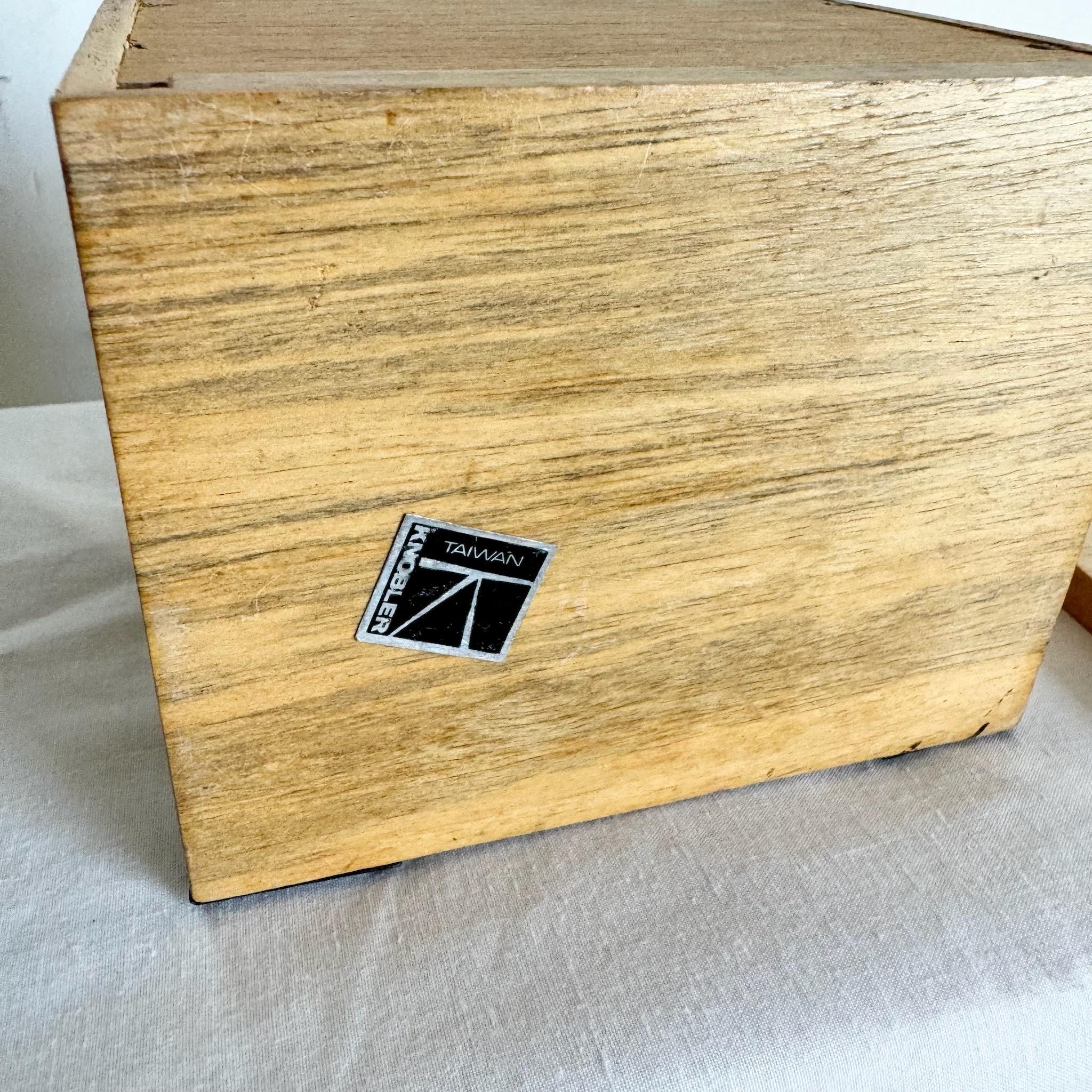 Holztruhe im Vintage-Stil mit Untersetzern von Knobler, 8er-Set im Angebot 4