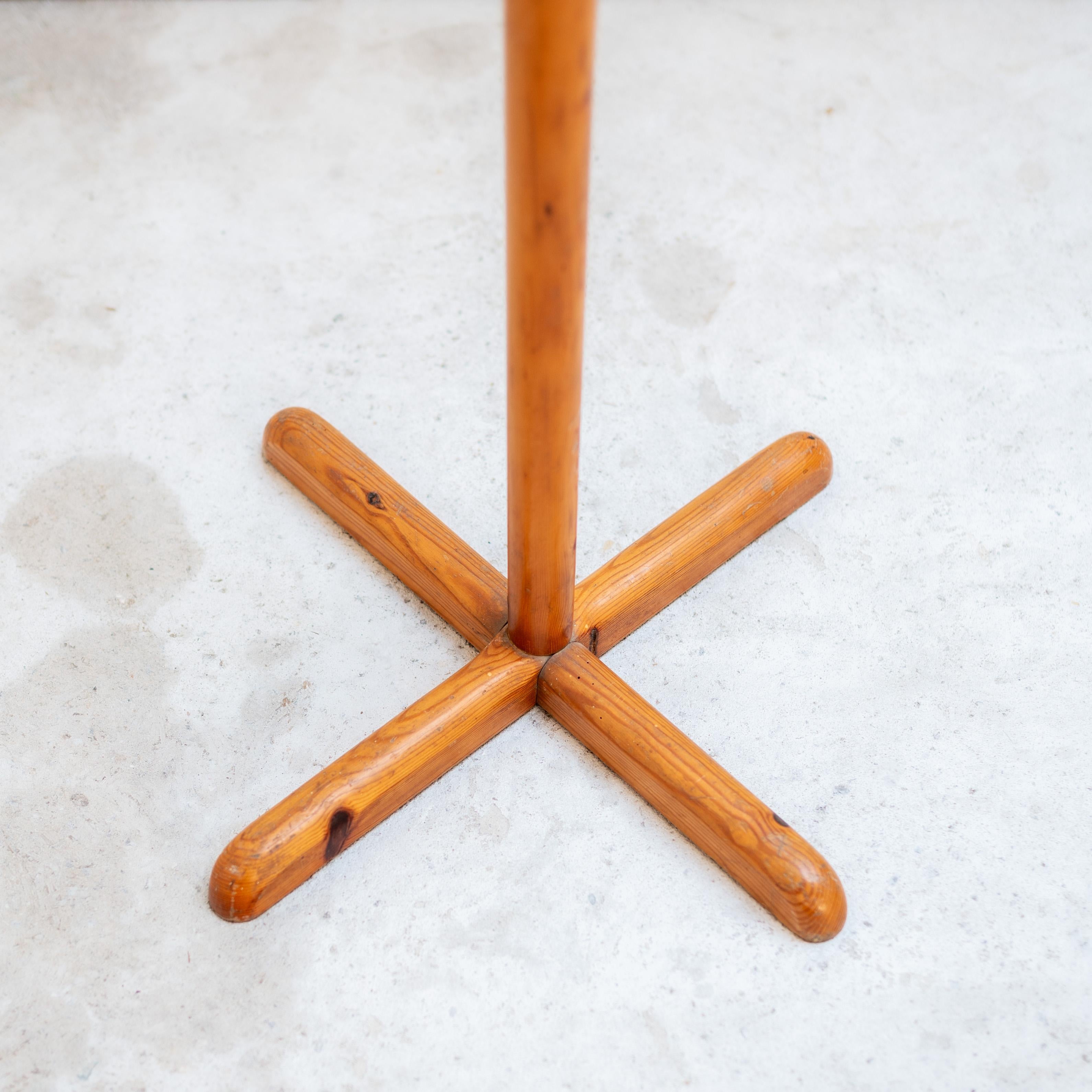 Vintage Garderobenständer aus Holz mit drehbaren Haken, Frankreich, 1960er Jahre im Angebot 1