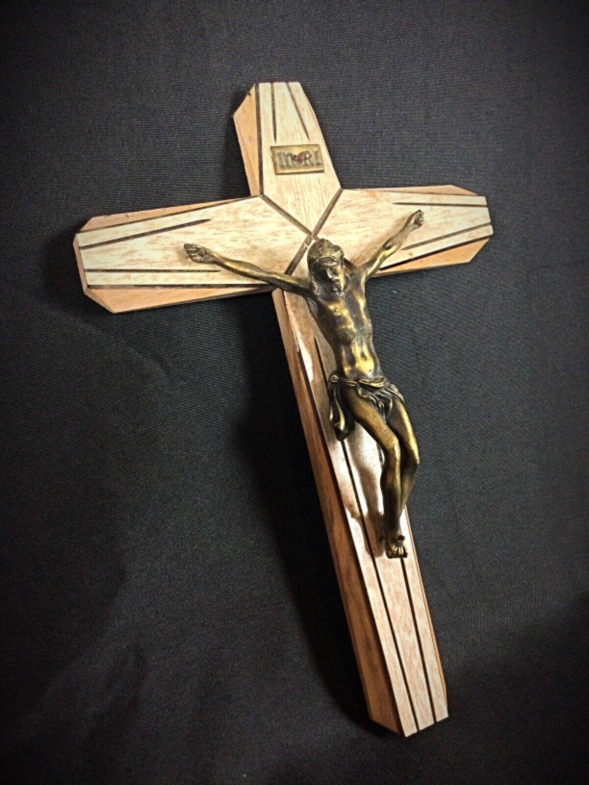 Empire Vintage Wooden Crucifix with Christ in Régule – Christian Symbolism, 2Y114 For Sale