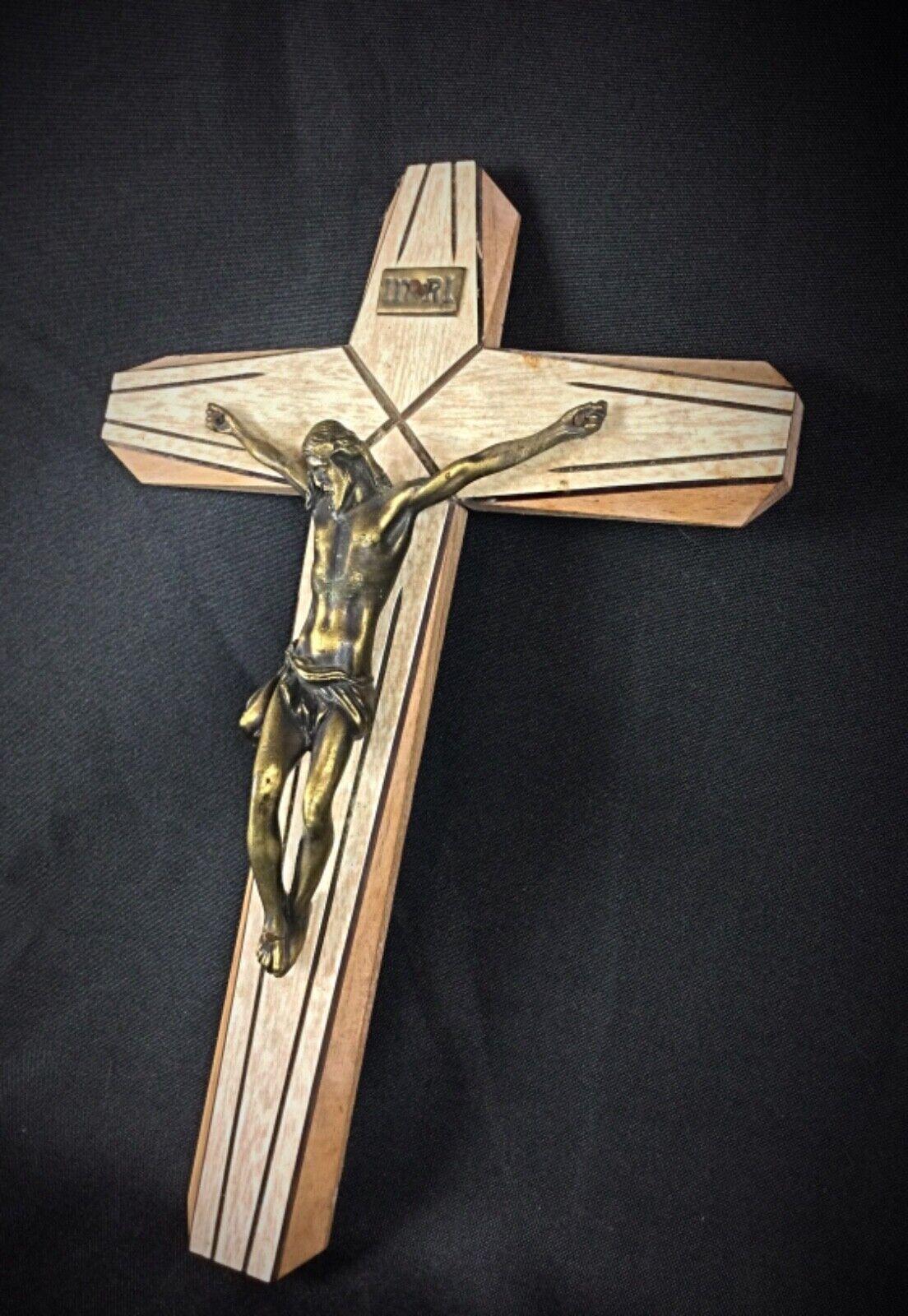 French Vintage Wooden Crucifix with Christ in Régule – Christian Symbolism, 2Y114 For Sale