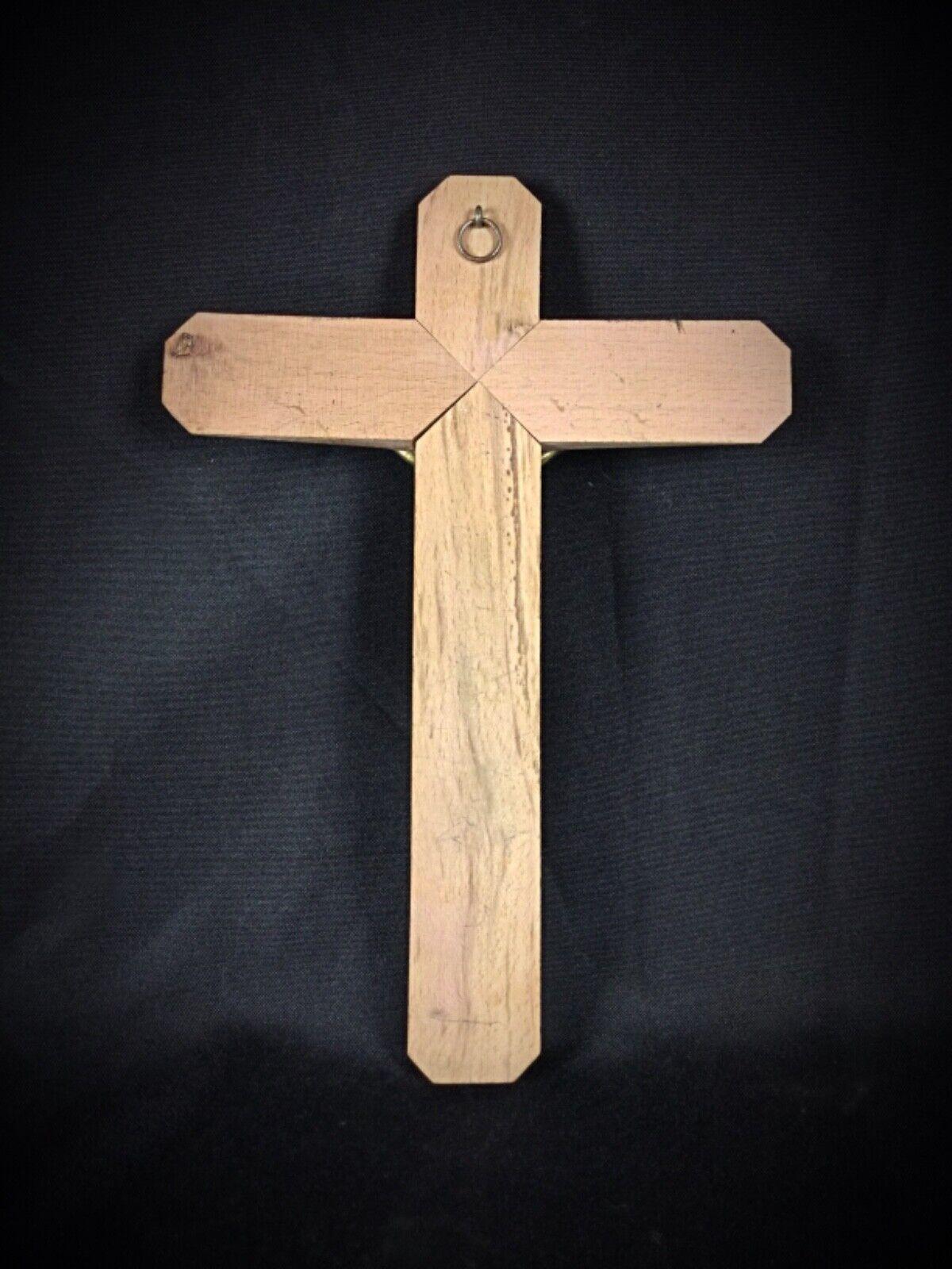20th Century Vintage Wooden Crucifix with Christ in Régule – Christian Symbolism, 2Y114 For Sale