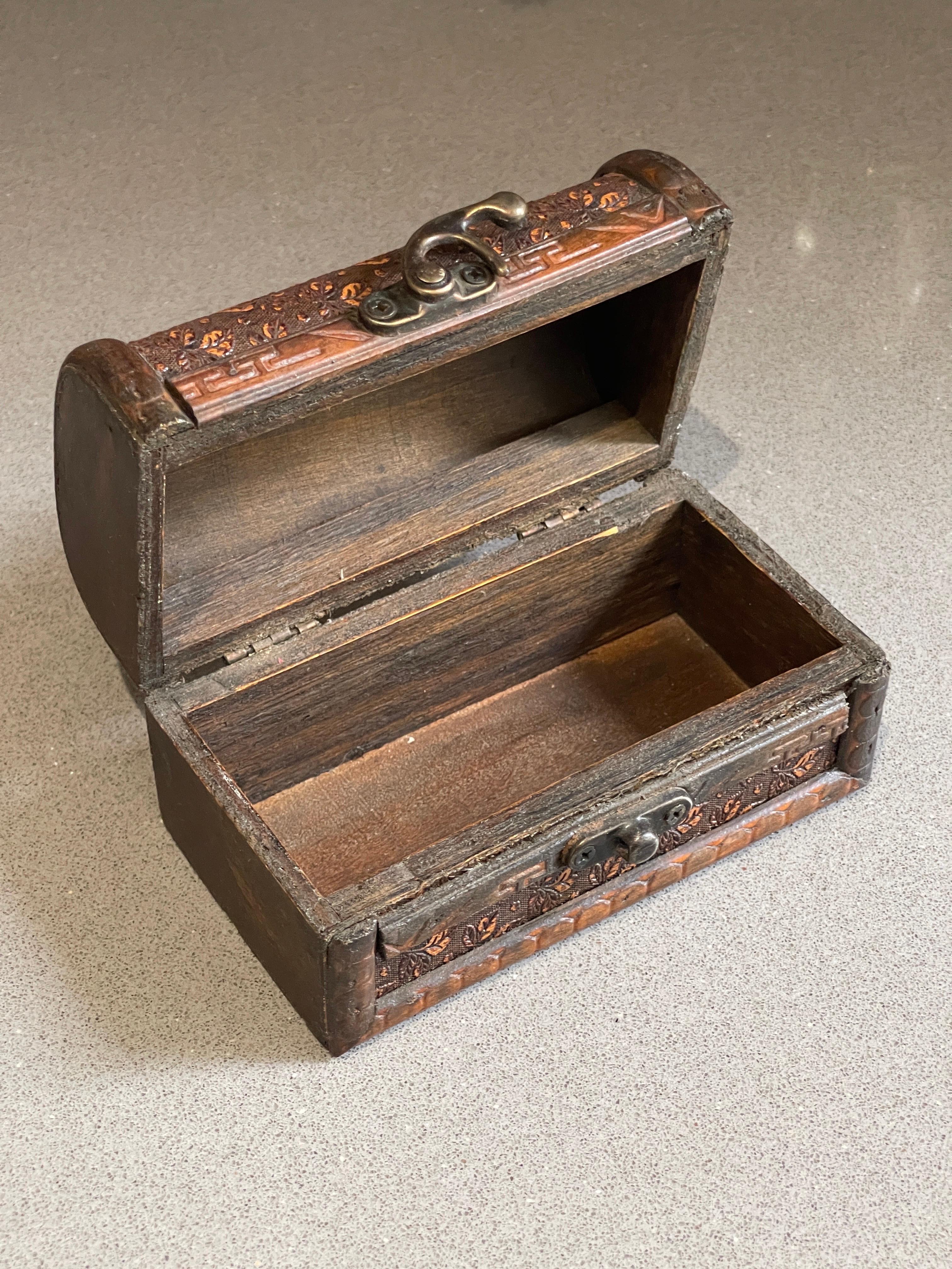 Driftwood Vintage Wooden Decorative Box with lid, Brown Jewellery Box For Sale