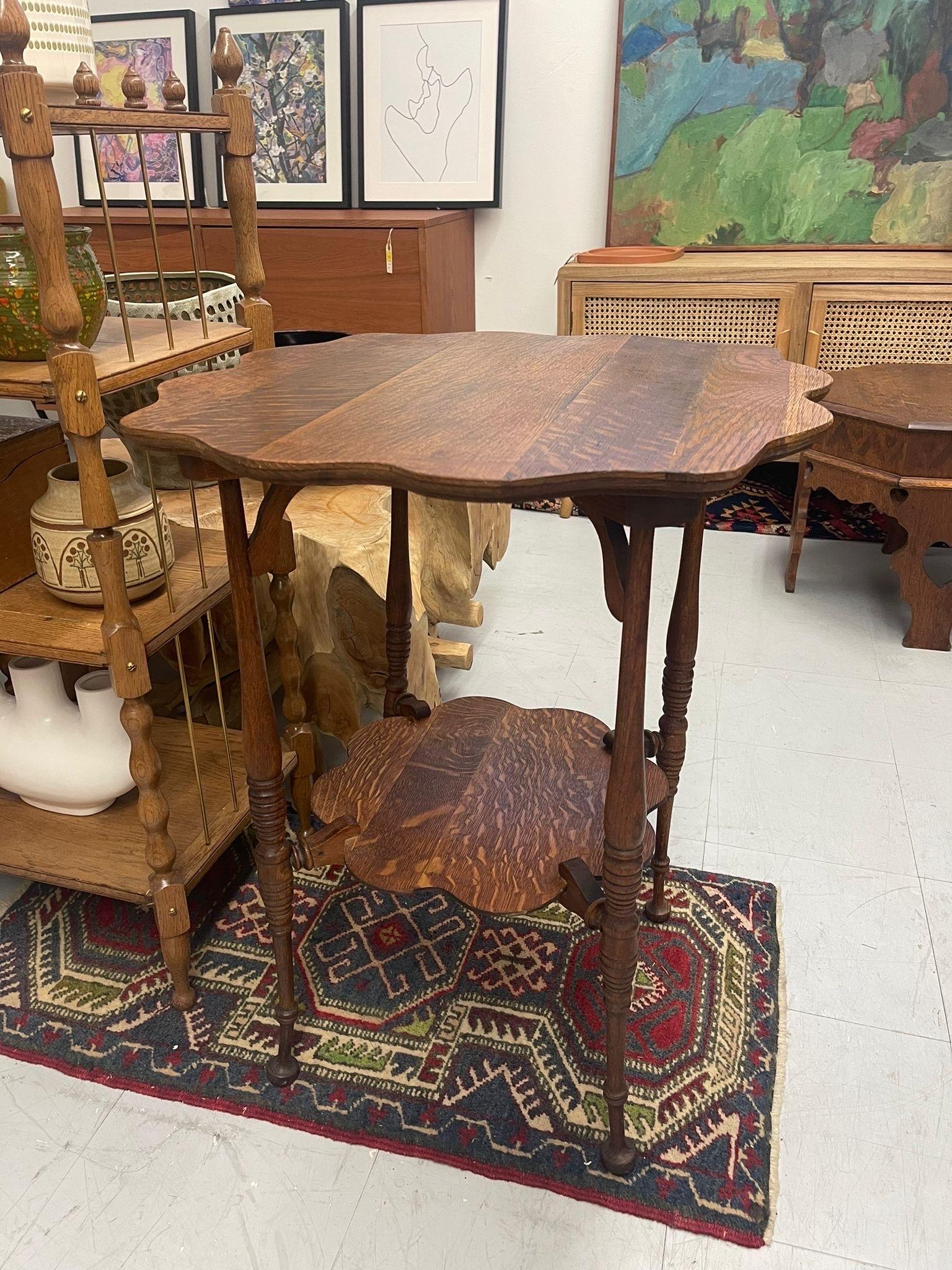 Mid-Century Modern Table d'appoint décorative vintage en bois. en vente
