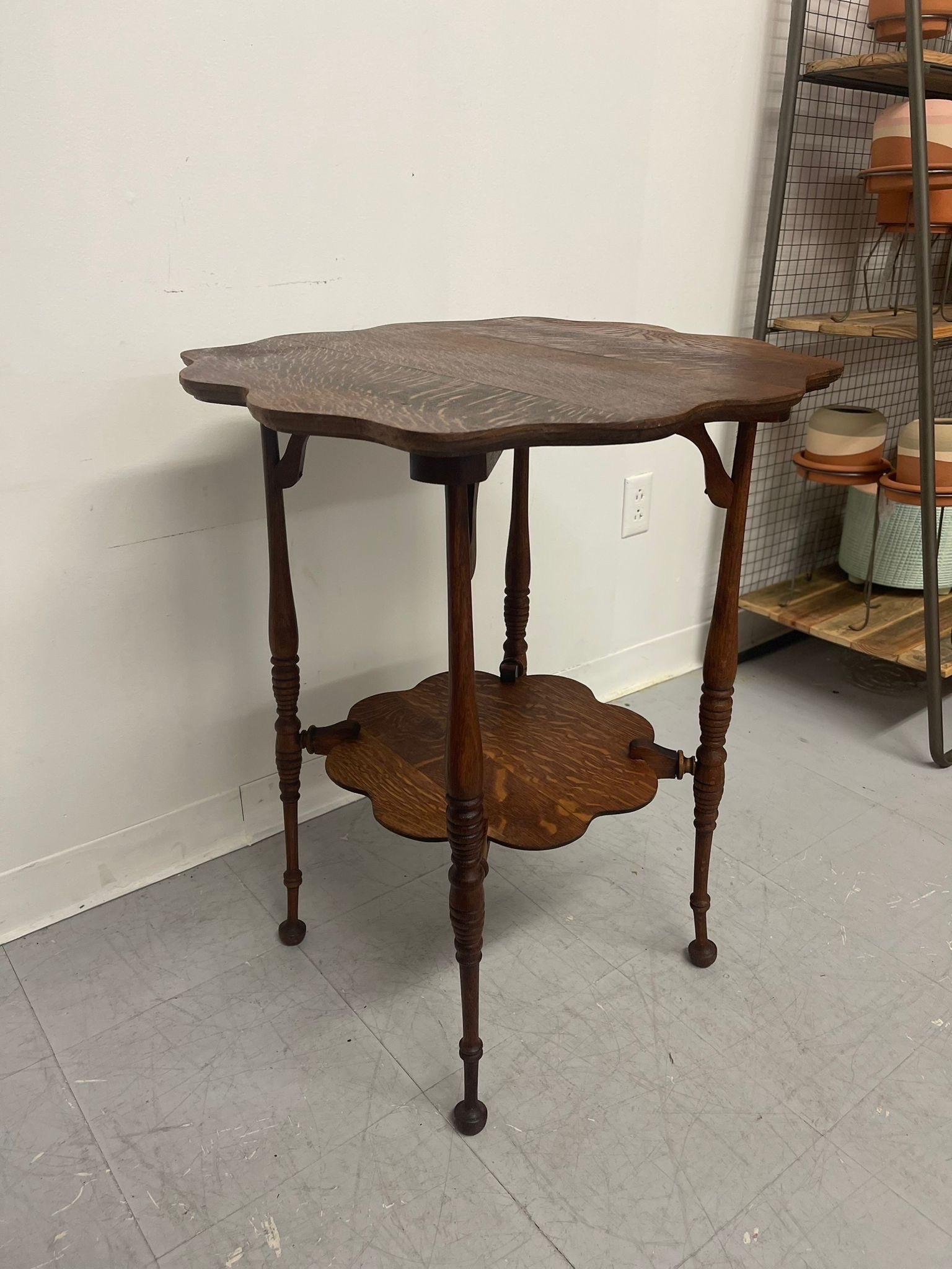 Vintage Wooden Decorative Side Table. In Good Condition For Sale In Seattle, WA
