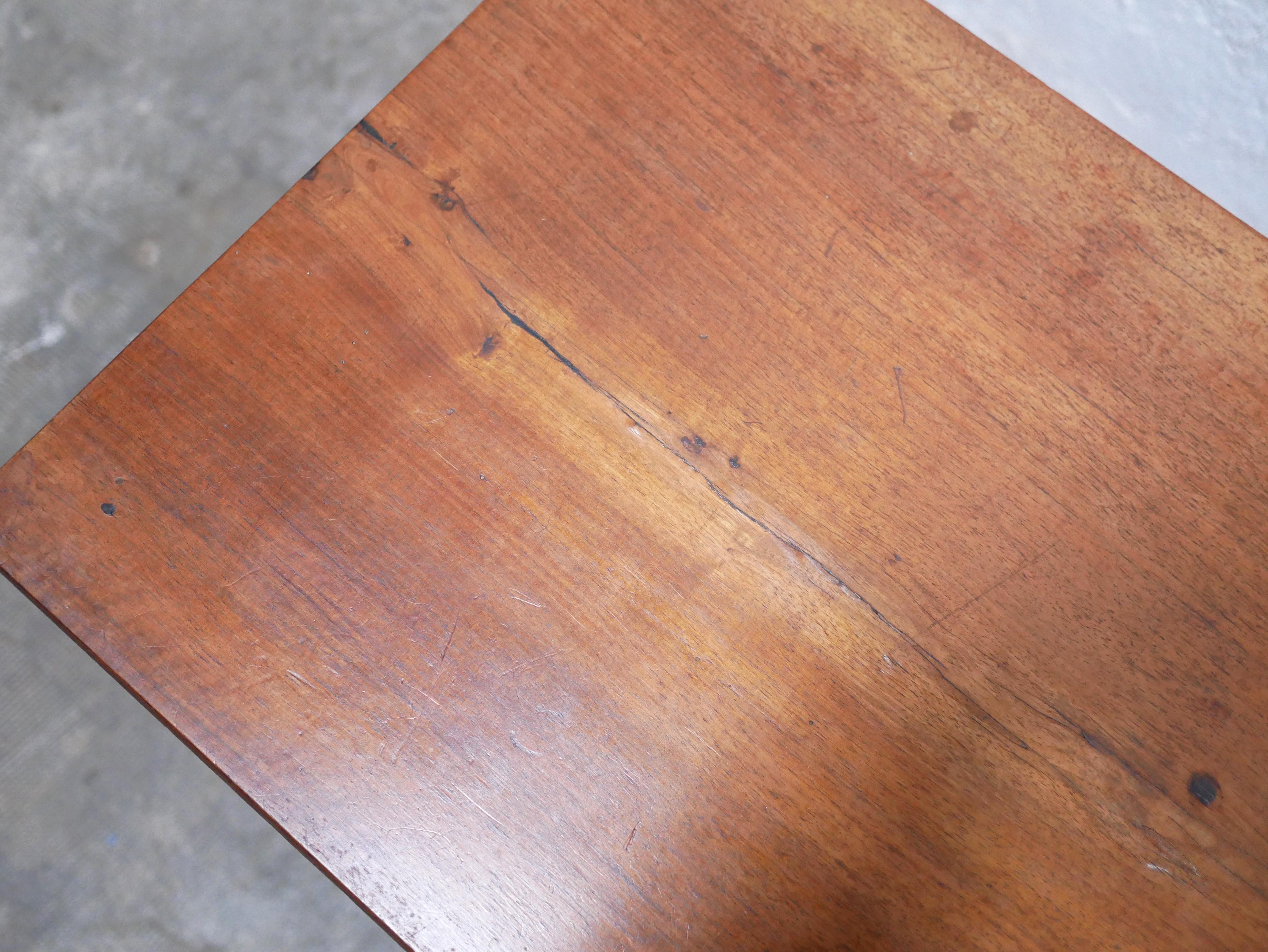 Vieille table de bureau en bois 5