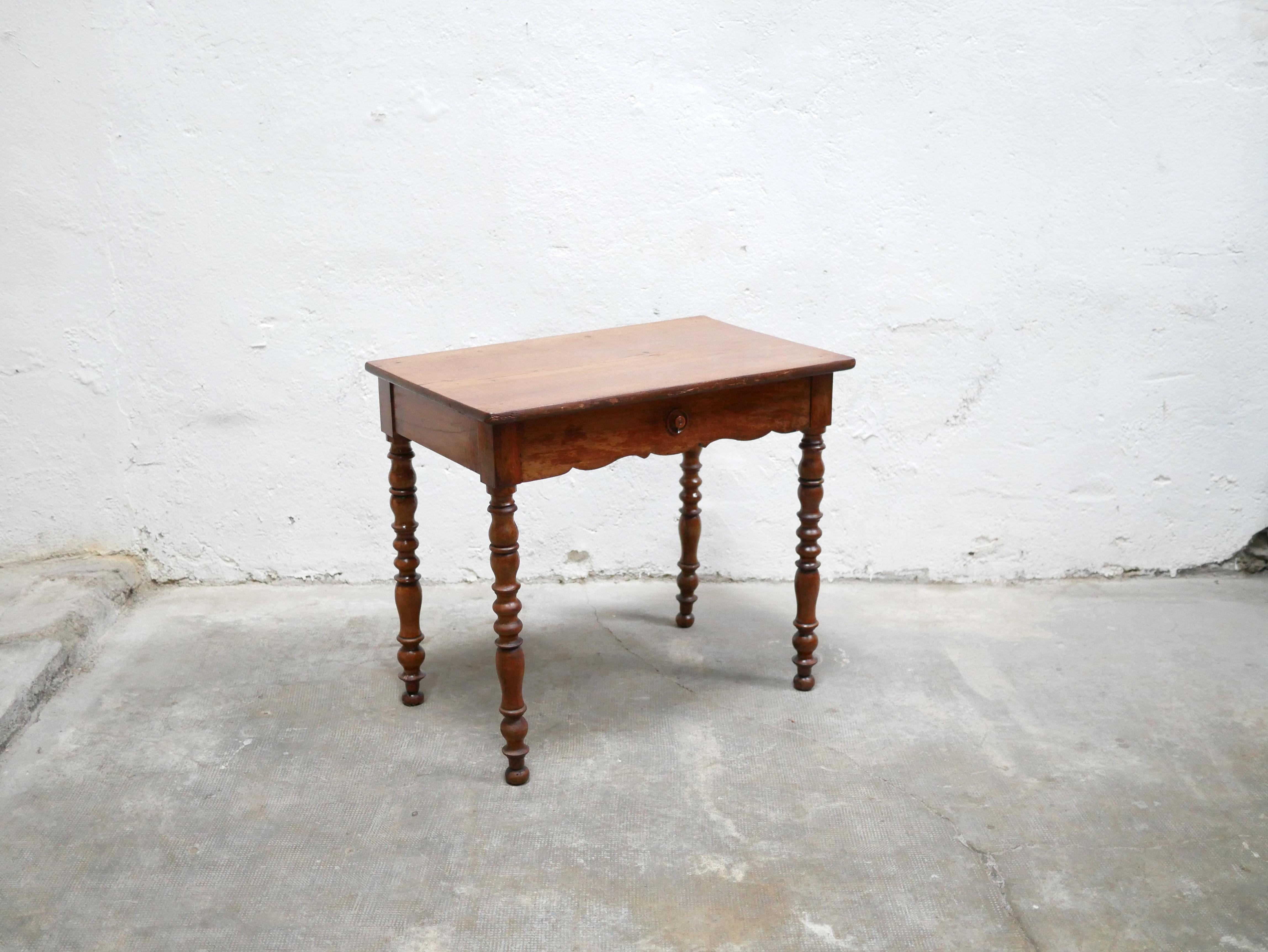 Vintage Wooden Desk Side Table In Good Condition In AIGNAN, FR