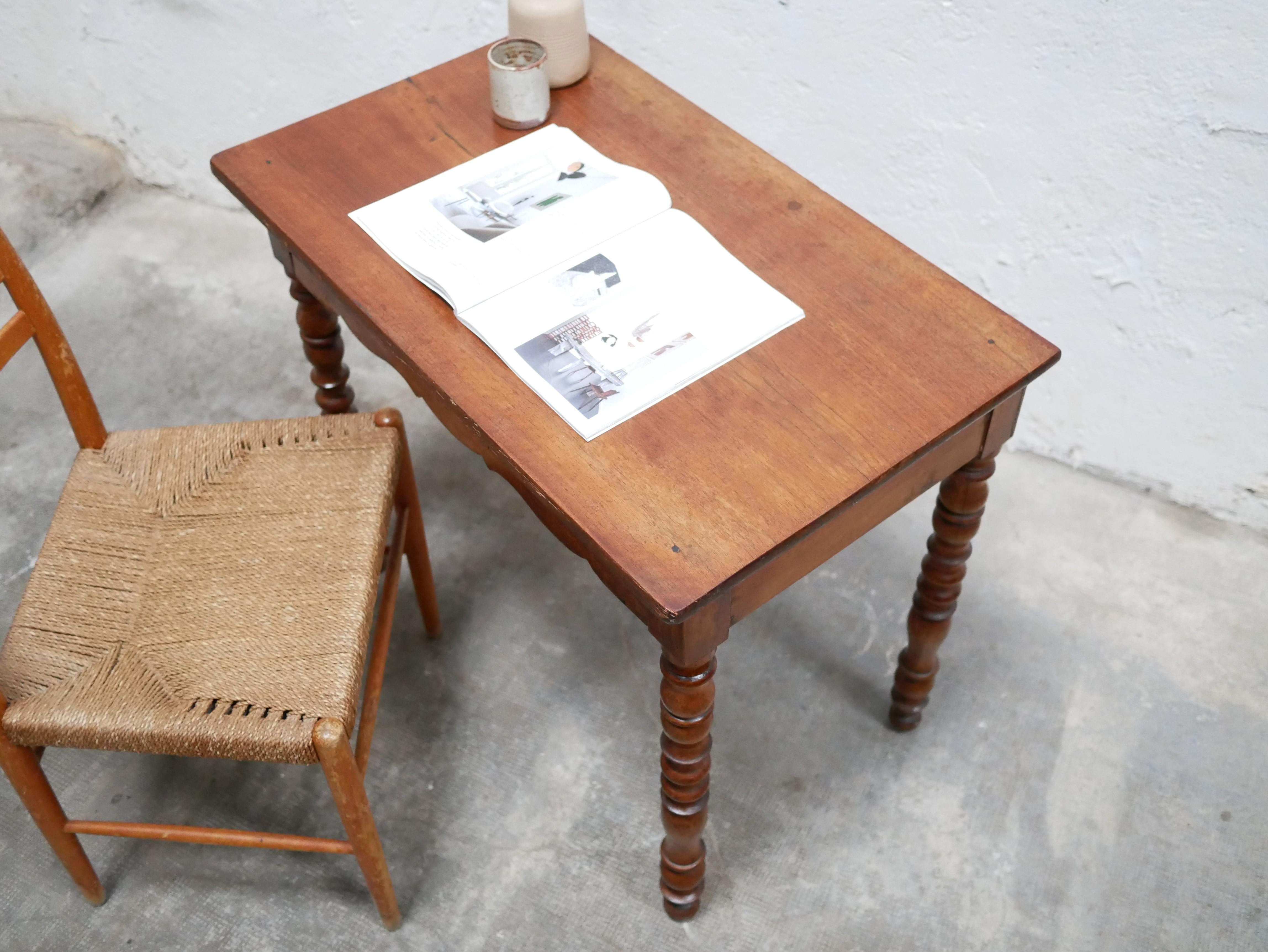 Vieille table de bureau en bois 1