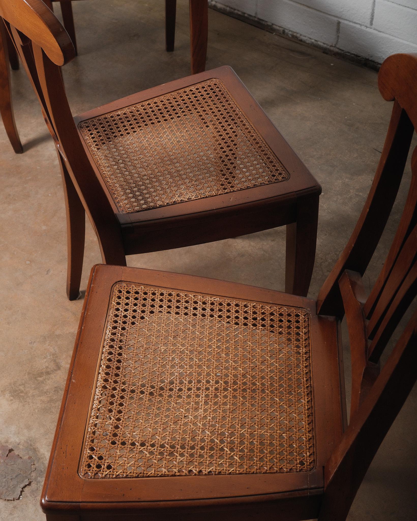 Néo-Régence Chaises de salle à manger en bois Vintage Regency Revival / French Provincial Style Set of 8 en vente